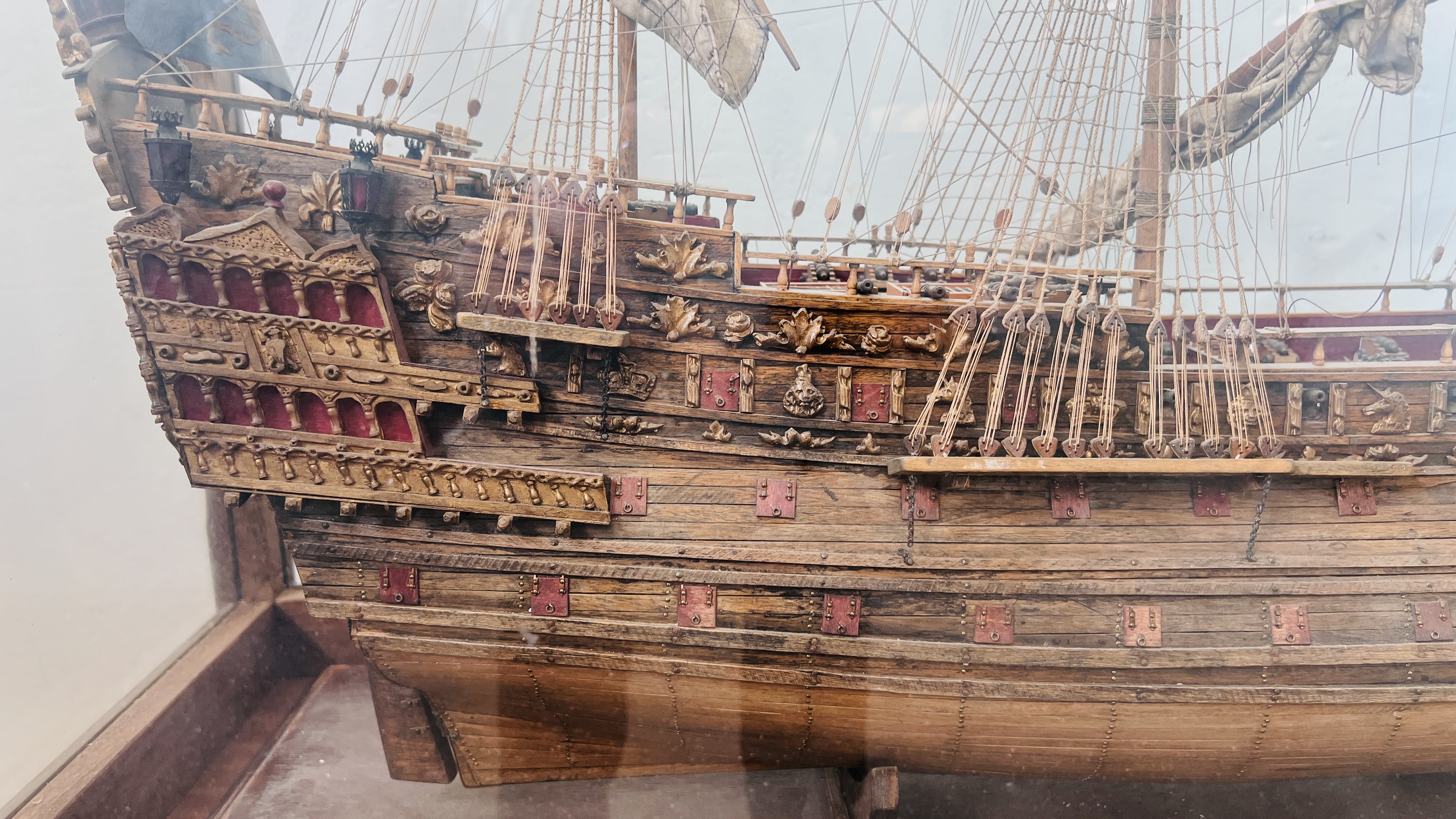LARGE MODEL GALLEON "SOVEREIGN OF THE SEA" IN MAHOGANY DISPLAY CASE - W 128CM. D 55CM. H 146CM. - Image 8 of 15