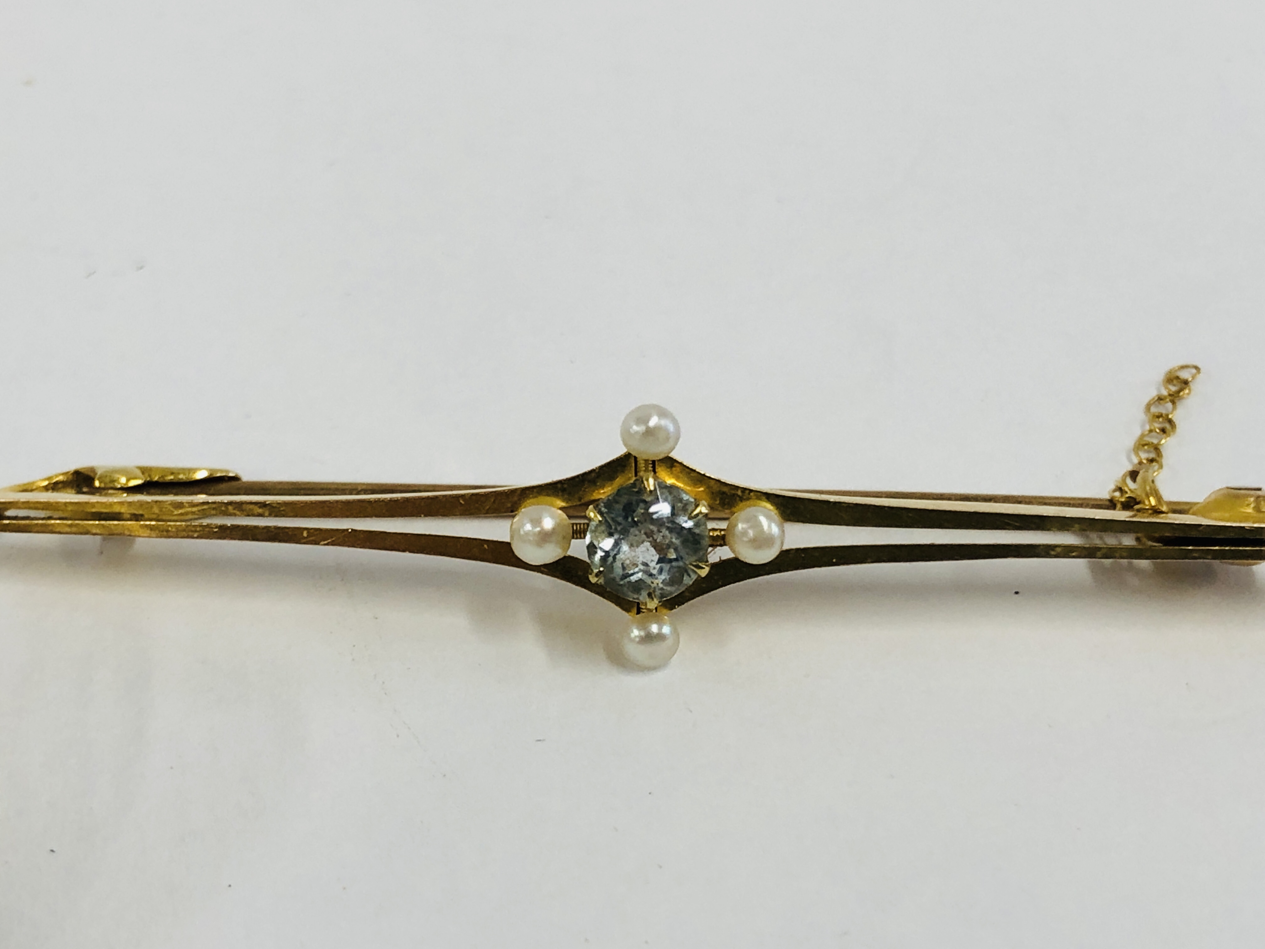 AN AQUAMARINE AND SEED PEARL SET BROOCH MARKED 15c, A YELLOW METAL 'D' BROOCH, - Image 3 of 13