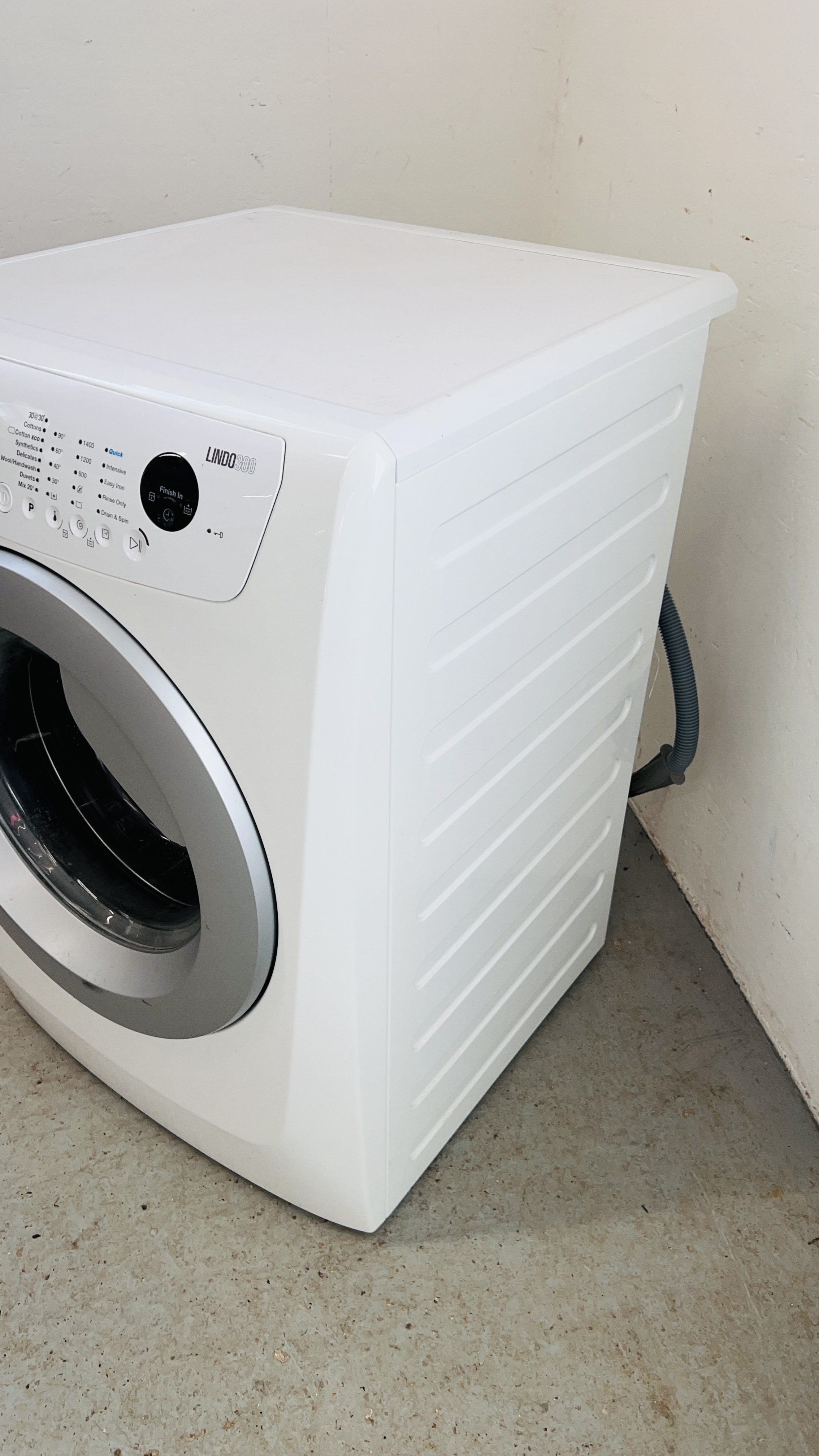 ZANUSSI 9KG XXL LINDO 300 WASHING MACHINE - SOLD AS SEEN. - Image 5 of 8