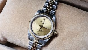 A LADIES ROLEX OYSTER PERPETUAL WRIST WATCH ON JUBILEE BRACELET PRESENTED WITH BOX PAPERS AND