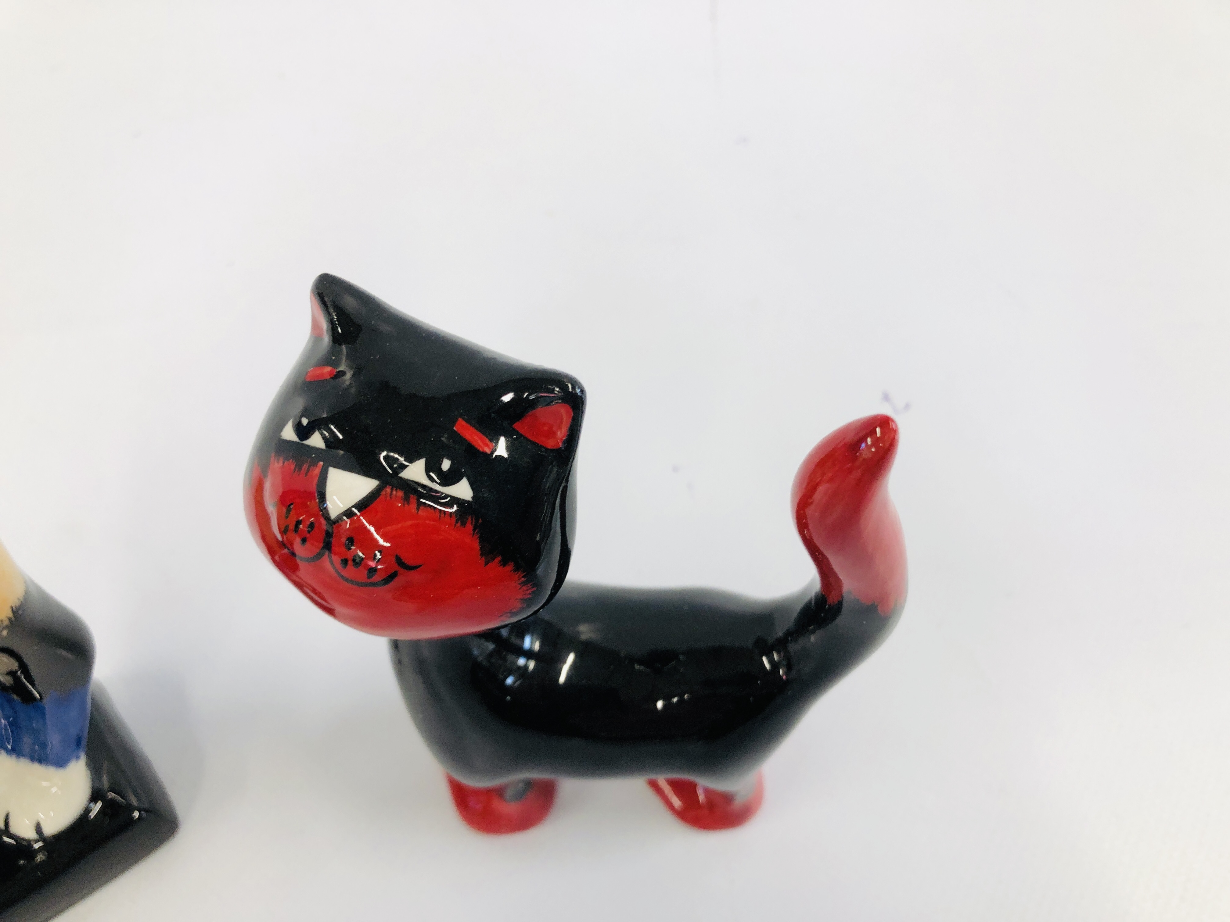 2 POTTERY CATS TO INCLUDE RAZZA AND RAFFA SIGNED LORNA BAILEY - H 14CM. - Image 3 of 6