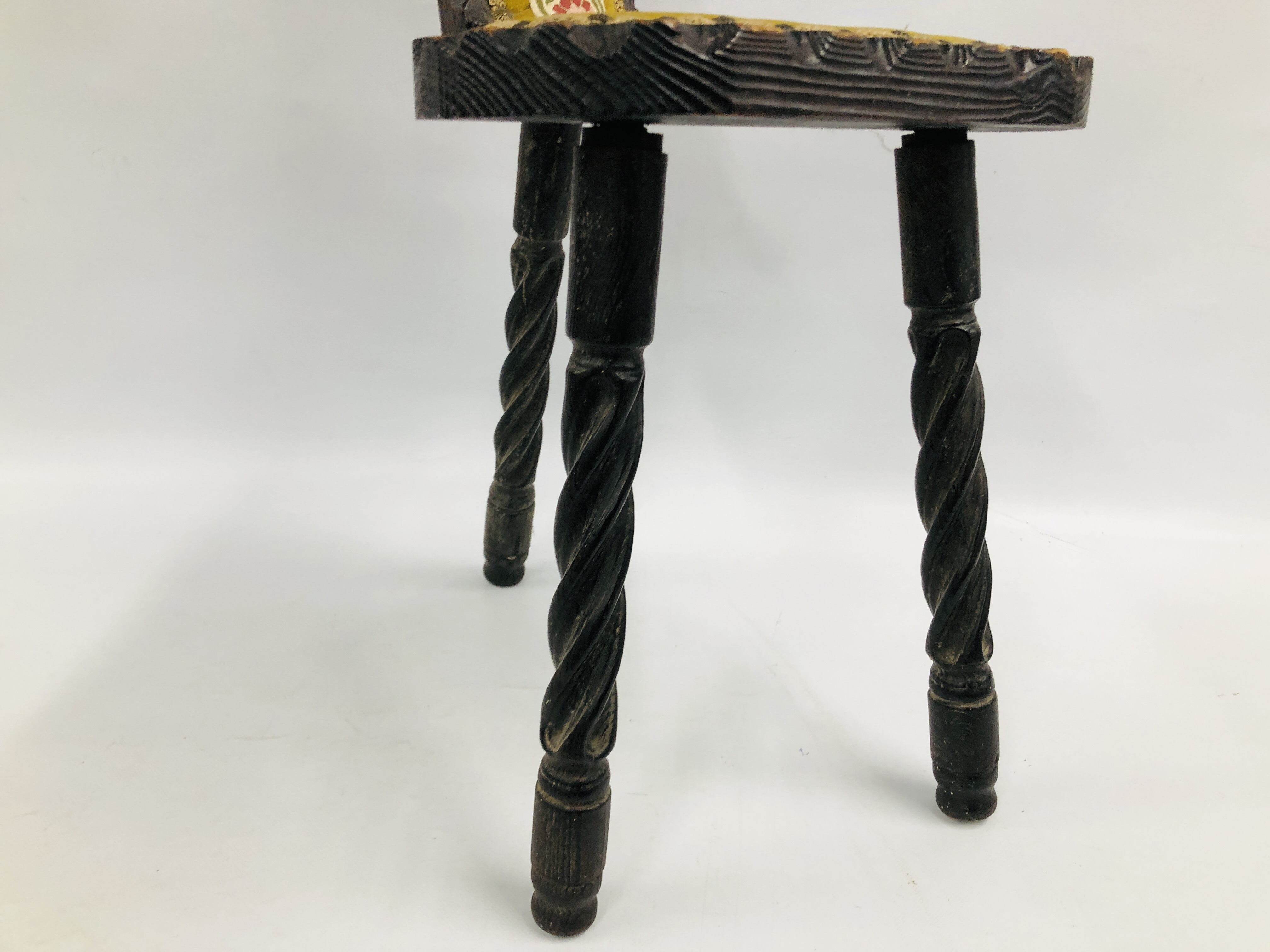 AN ARTS AND CRAFTS STYLE SPINNING CHAIR ON TURNED TRIPOD LEGS UPHOLSTERED WITH A NEEDLEWORK PANEL. - Image 3 of 5