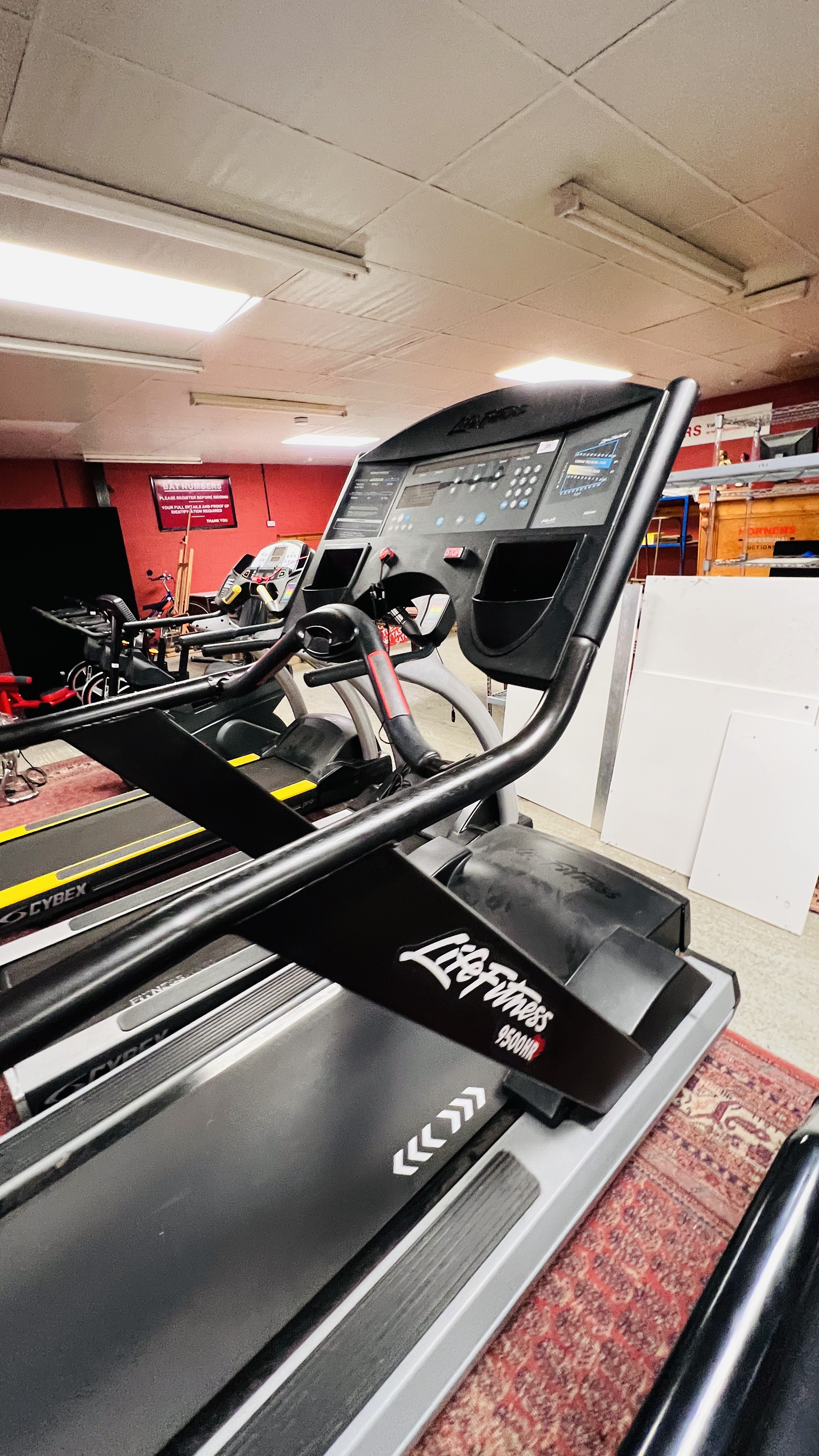 LIFE FITNESS 9500 HR PROFESSIONAL GYM TREADMILL - TRADE ONLY - SOLD AS SEEN - CONDITION OF SALE - - Image 12 of 17