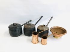 A GROUP OF VINTAGE KITCHENALIA TO INCLUDE 3 IRON PANS TO INCLUDE JUDGE BRAND 12 PINTS,