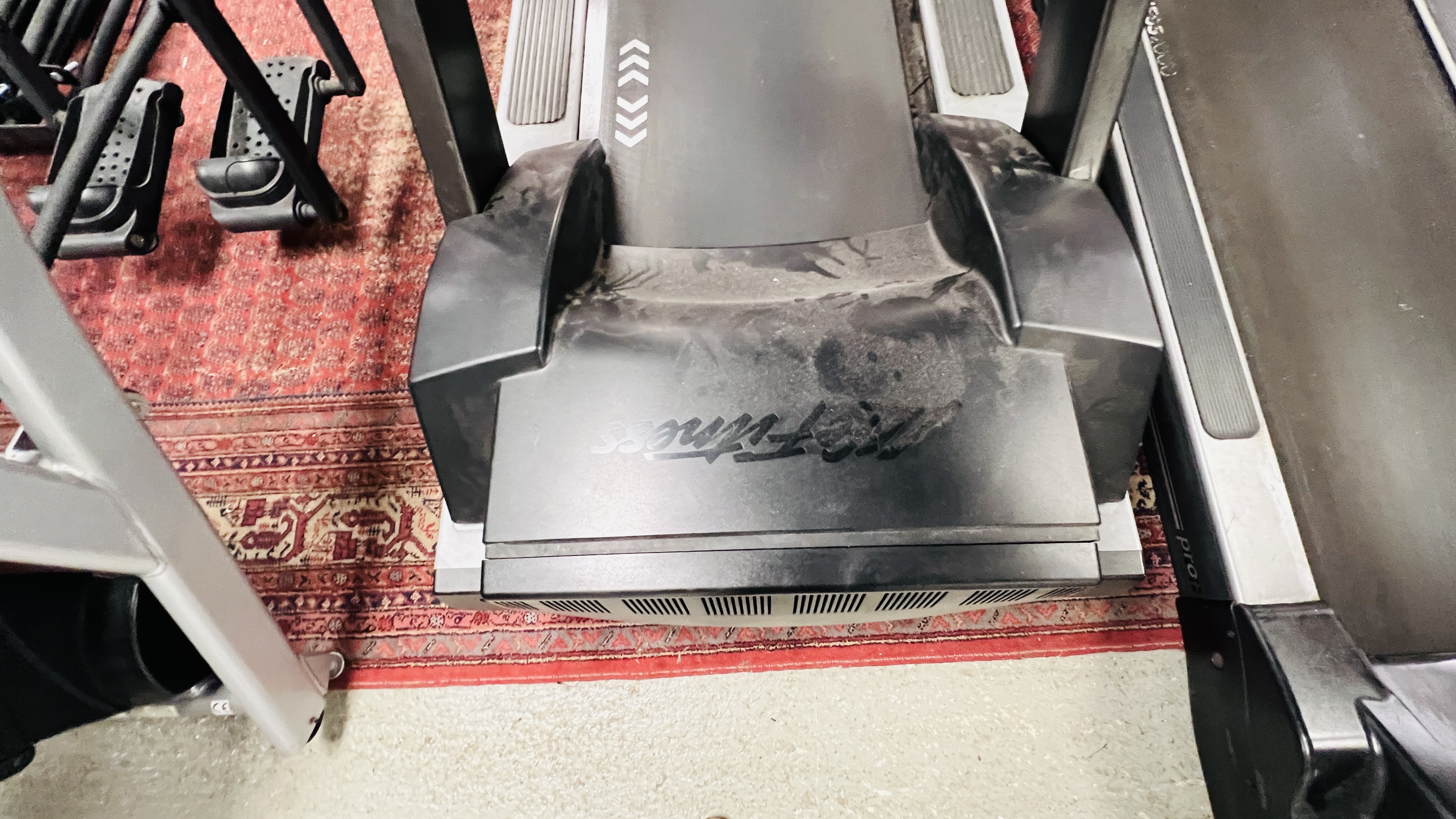 LIFE FITNESS 9500 HR PROFESSIONAL GYM TREADMILL - TRADE ONLY - SOLD AS SEEN - CONDITION OF SALE - - Image 16 of 17