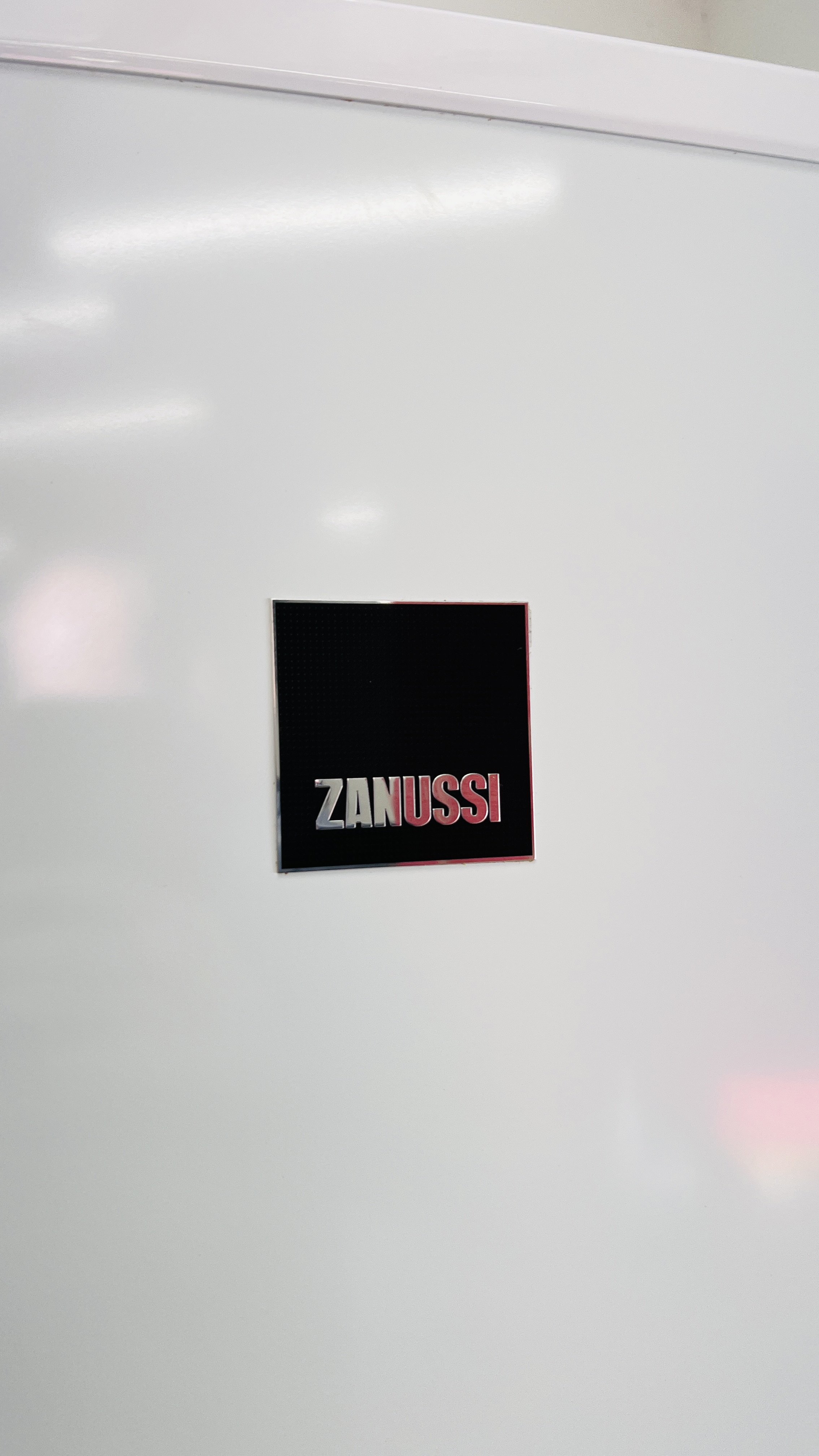 ZANUSSI FRIDGE FREEZER - SOLD AS SEEN. - Image 3 of 8