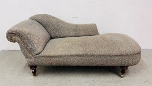 A VICTORIAN CHAISE LOUNGE FOR RESTORATION.