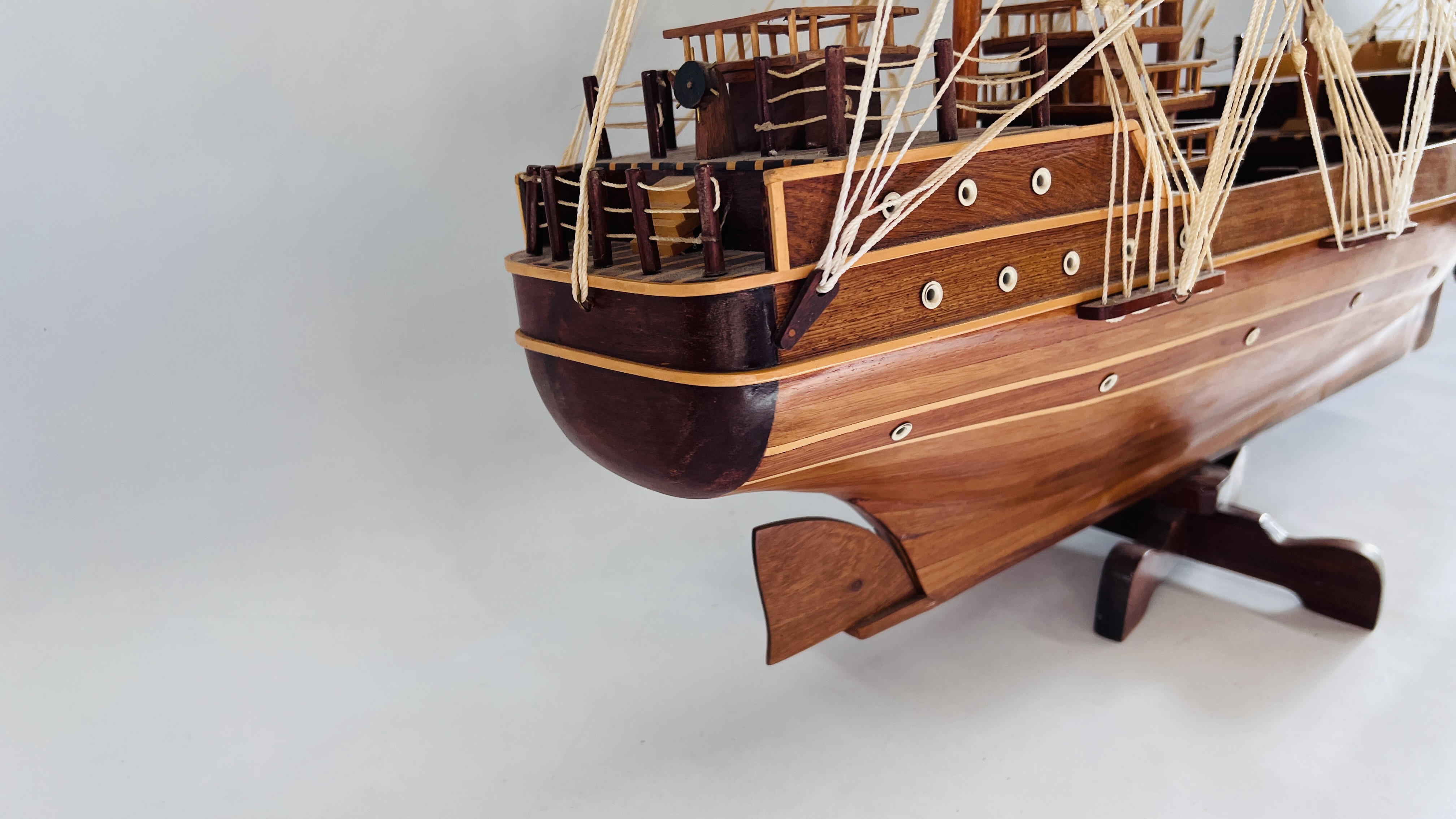 A LARGE WOODEN MODEL OF A SHIP L 110 CM. X H 85CM. - Image 8 of 10