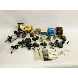 AN EXTENSIVE GROUP OF APPROX 26 ASSORTED FISHING REELS TO INCLUDE GARCIA,