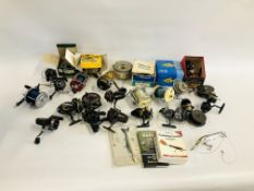 AN EXTENSIVE GROUP OF APPROX 26 ASSORTED FISHING REELS TO INCLUDE GARCIA,