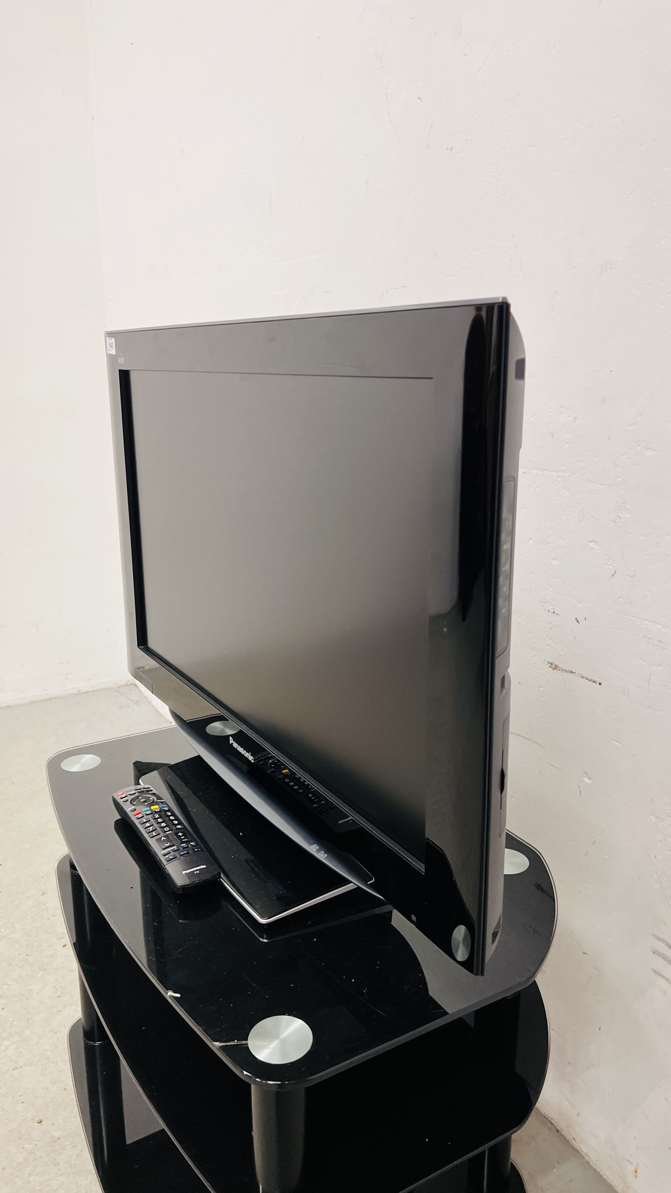 PANASONIC VIERA 32 INCH TELEVISION WITH REMOTE AND THREE TIER GLASS STAND. - SOLD AS SEEN. - Image 4 of 6