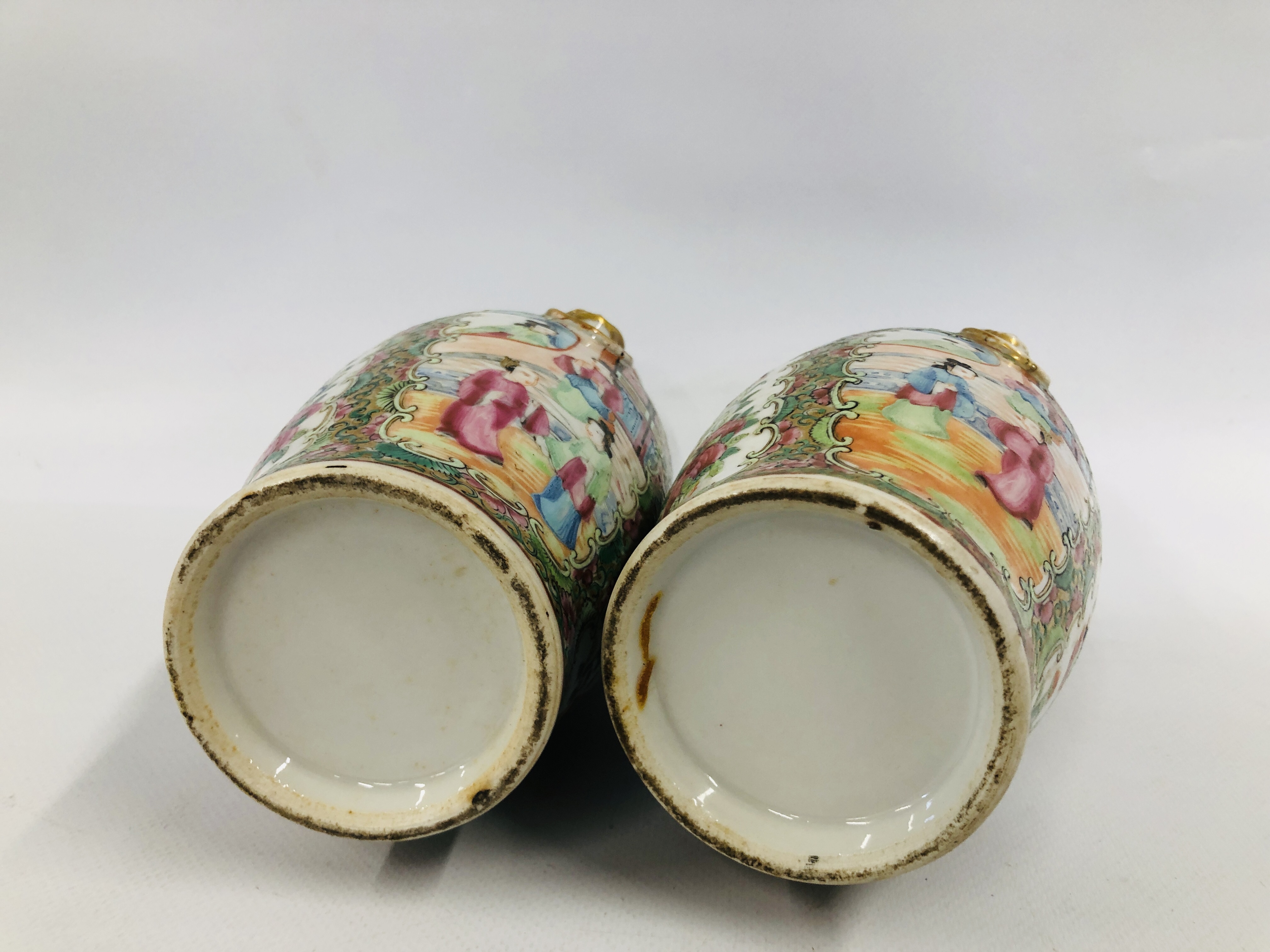 3 X PAIRS OF CANTONESE FAMILLE ROSE VASES, THE LARGEST H 22.5CM (GOOD CONDITION, THE OTHERS H 14. - Image 17 of 17