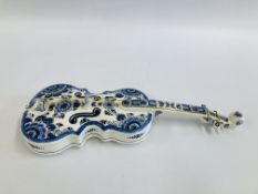 A DELFT BLUE PORCELAIN VIOLIN DECORATED IN THE TRADITIONAL DESIGN. L 50CM.