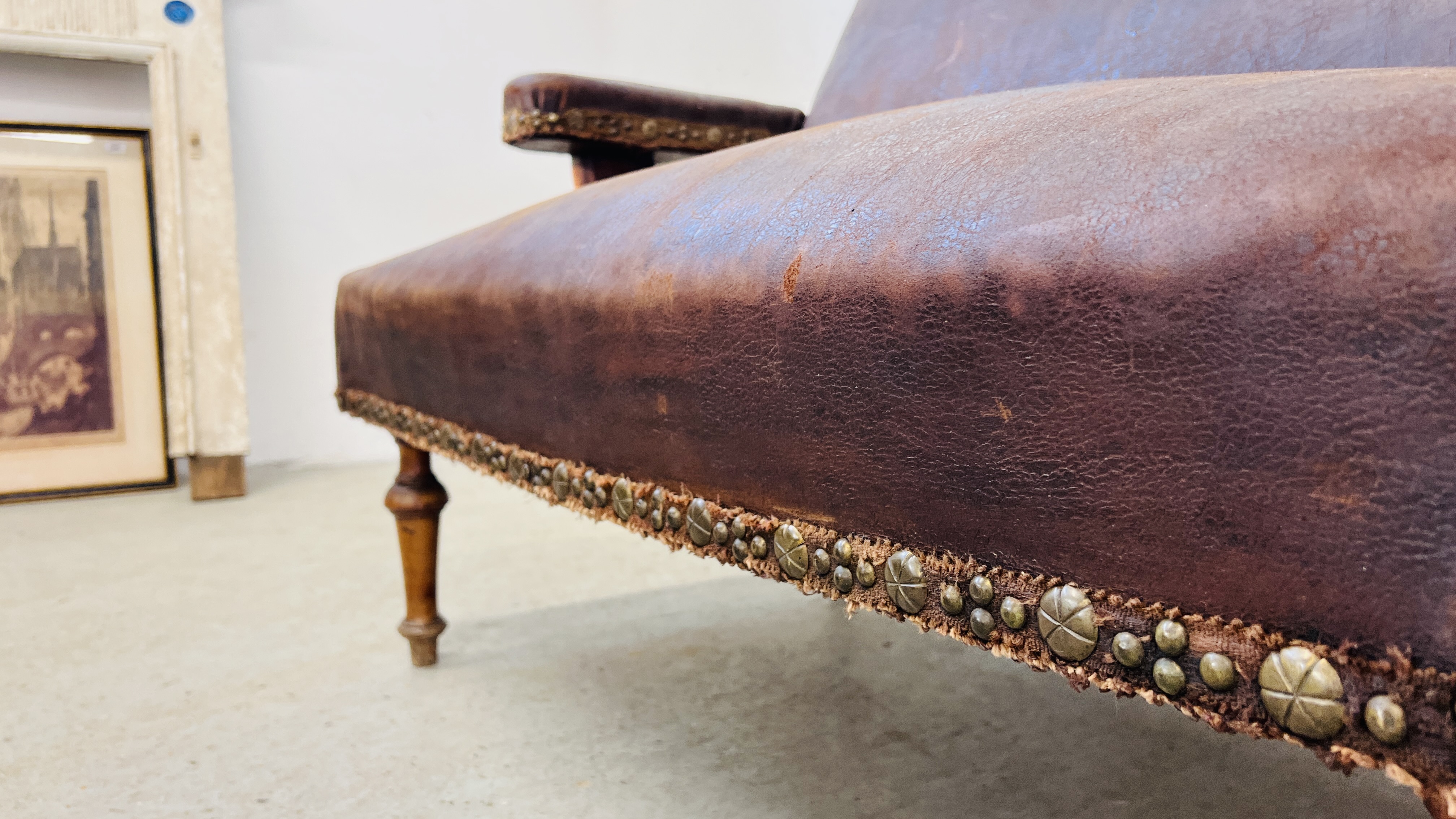 A VINTAGE LEATHER UPHOLSTERED BENCH - W 125CM. - Image 11 of 15