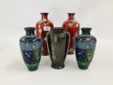 A PAIR OF MAINLY BLUE BACKED FLORAL CLOISONNE VASE - 1 A/F WITH A PAIR OF RED CLOISONNE VASES