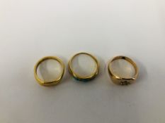 A SMALL 18CT GOLD SIGNET RING,