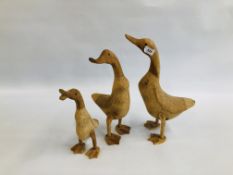 A SET OF 3 GRADUATED TREEN DUCK SCULPTURES (TALLEST H 46CM)