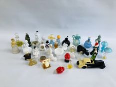 AN EXTENSIVE COLLECTION OF APPROX 36 VINTAGE AVON PERFUME BOTTLES TO INCLUDE LAMPS, FIGURES,