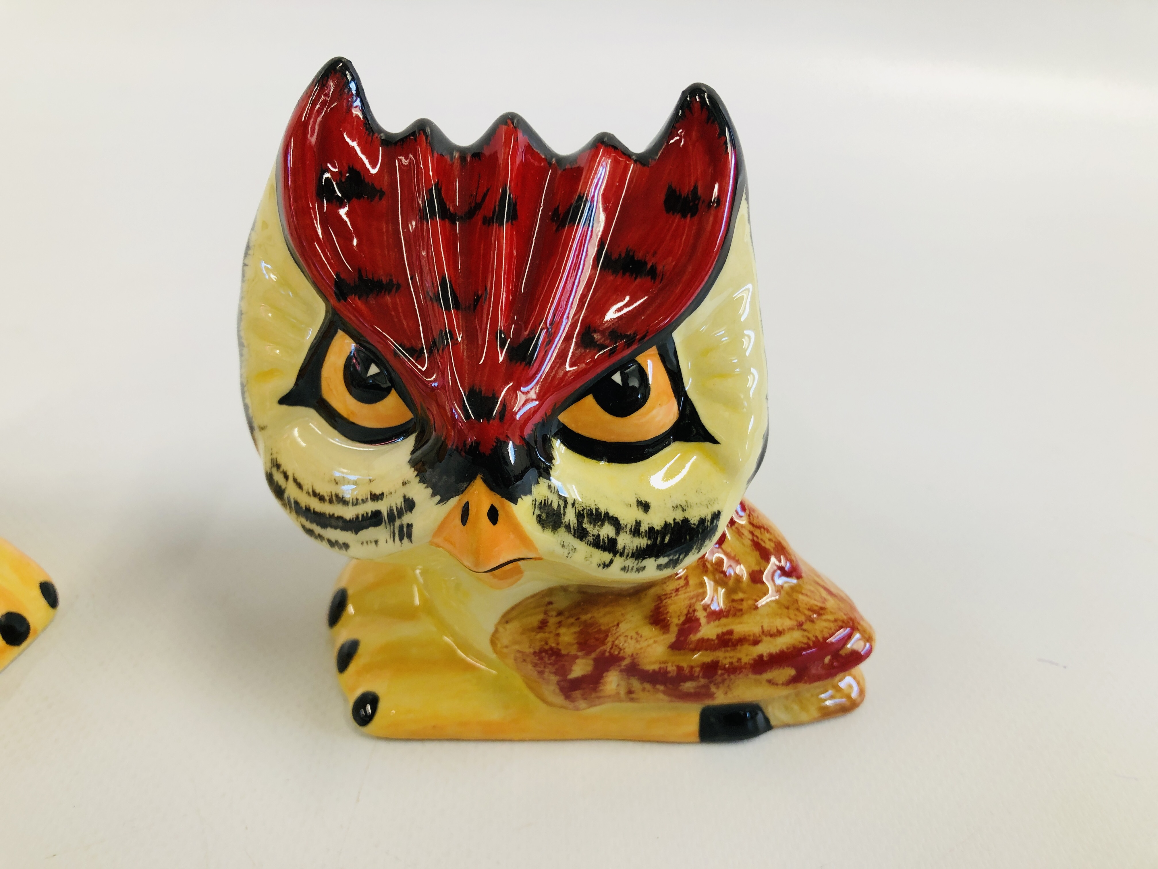 POTTERY "SAM THE EAGLE" H 9CM SIGNED LORNA BAILEY ALONG WITH POTTERY "WISE OWL" SIGNED LORNA BAILEY - Image 2 of 7