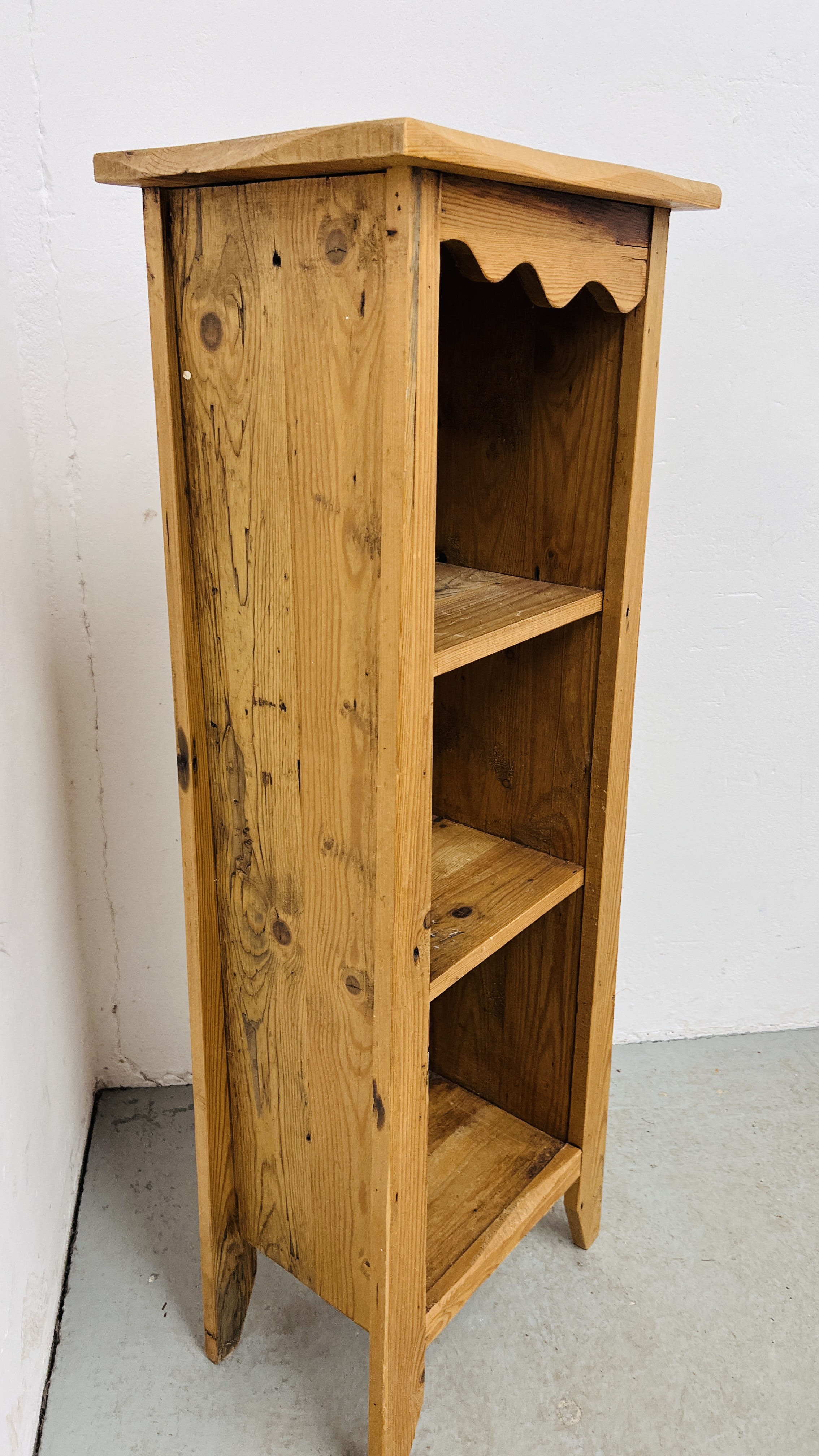 A 3 TIER RUSTIC PINE STAND H 123CM X D 29.5CM X W 44CM. - Image 6 of 7