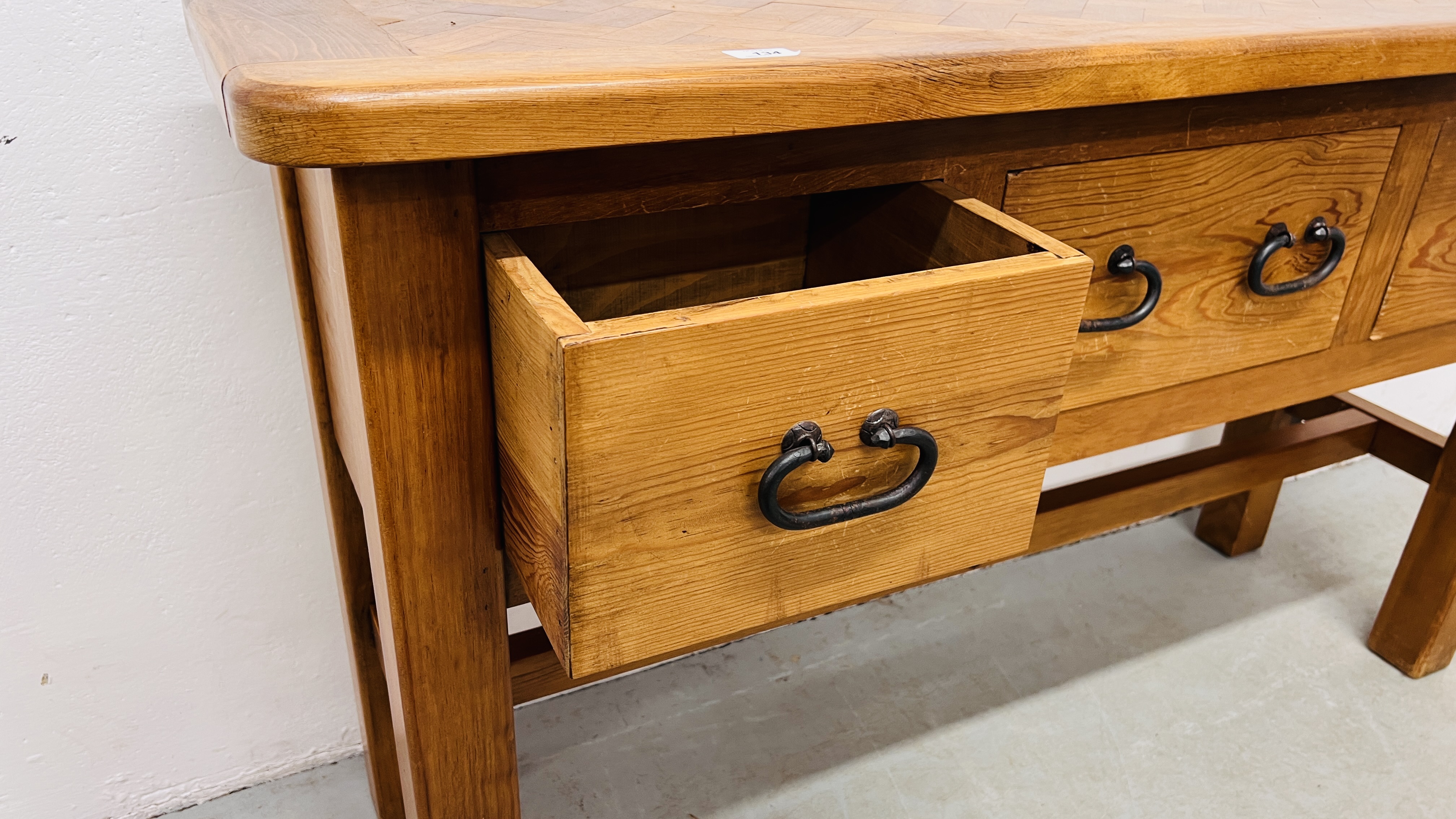 A SOLID BEECHWOOD AND PINE THREE DRAWER SIDE TABLE WITH RUSTIC IRON CRAFT HANDLES AND PARQUET - Image 8 of 12