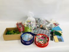 A LARGE COLLECTION OF LEGO, LEGO FIGURES AND ACCESSORIES - APPROX 9KG.