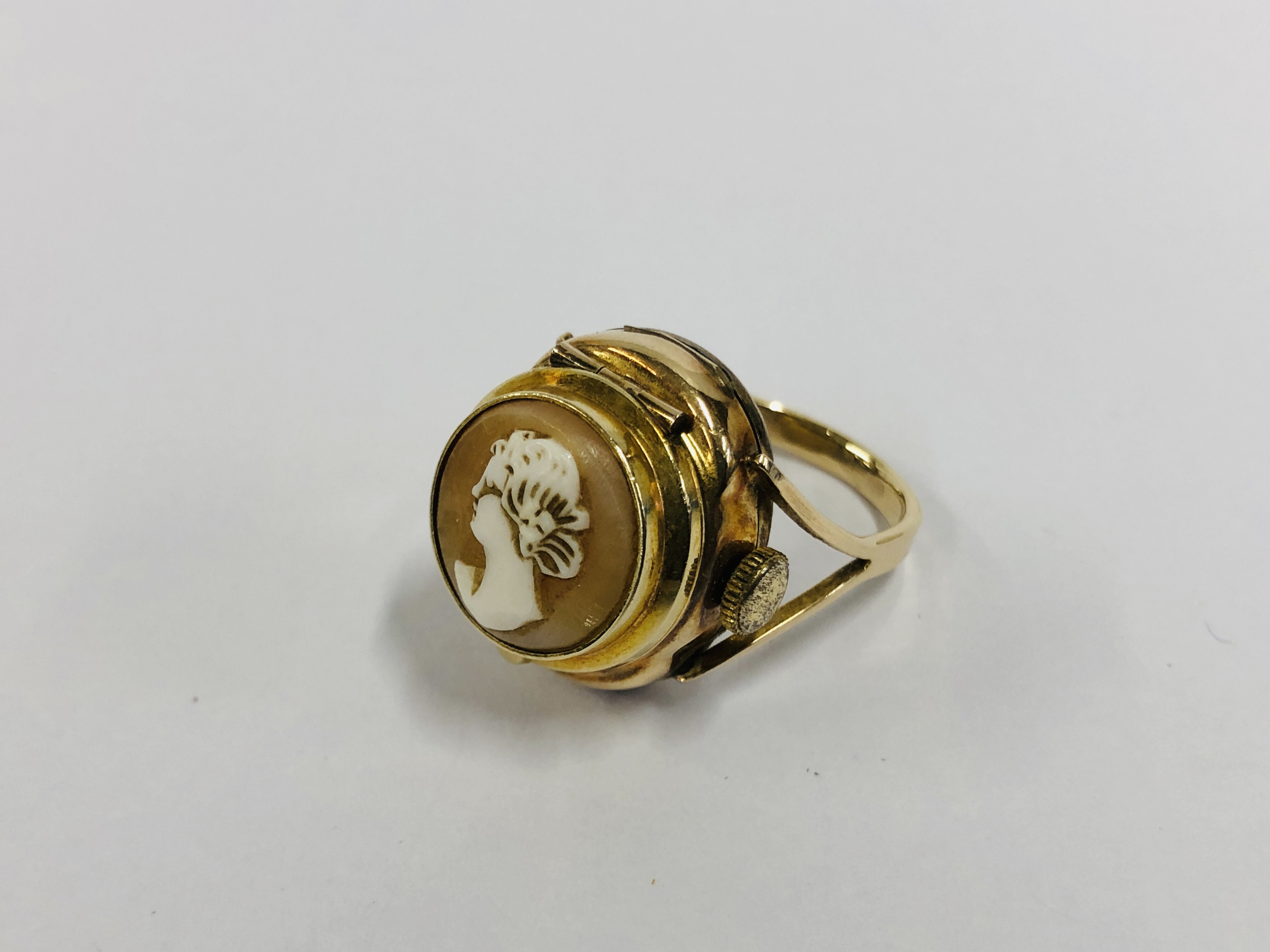 A VINTAGE "PORTA" CAMEO WATCH RING - Image 2 of 7