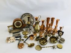 A LARGE BOX OF MIXED METAL WARES TO INCLUDE COPPER AND BRASS ALONG WITH A VINTAGE "BENTIMA" MANTEL