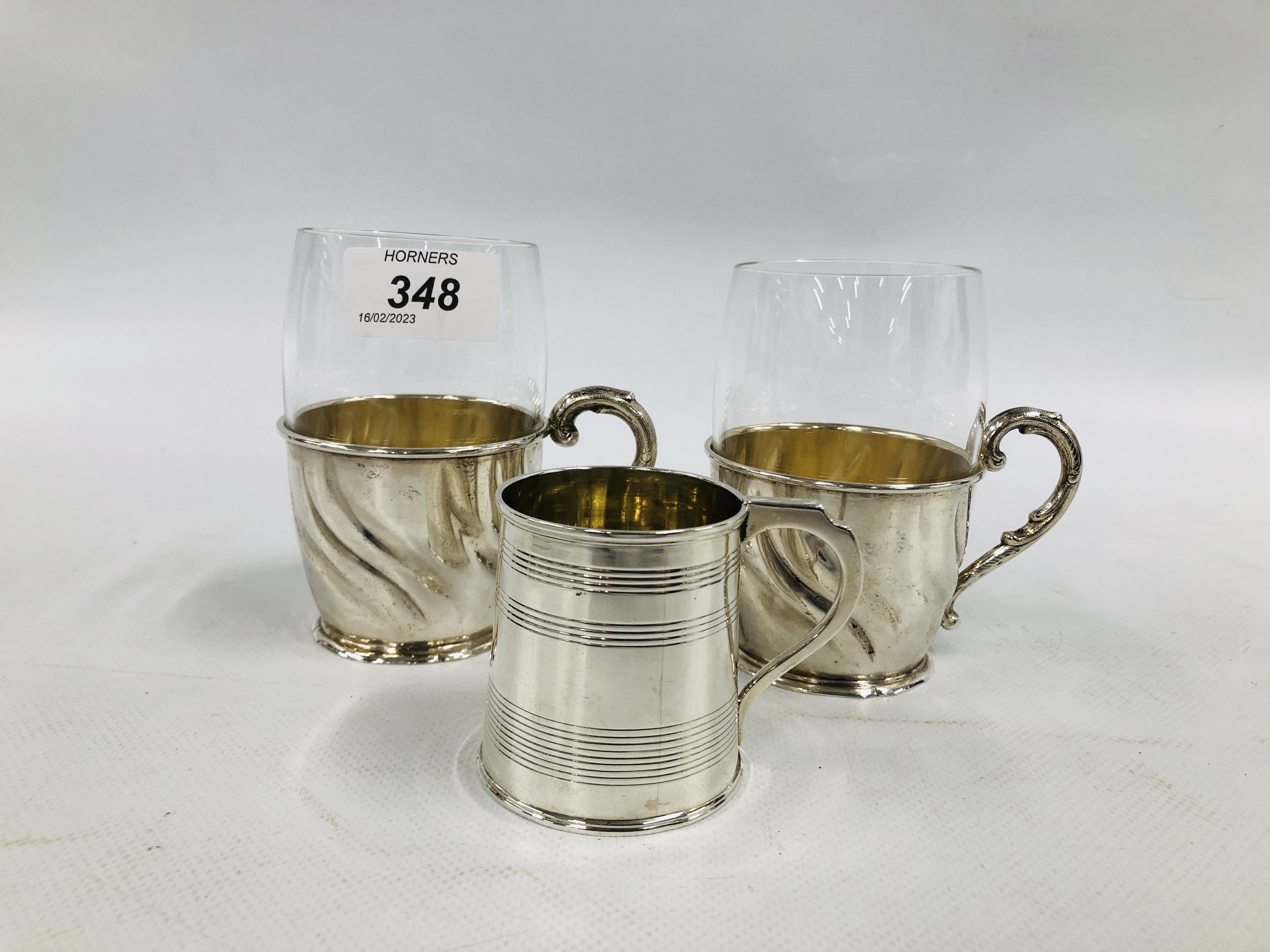 A SILVER CHRISTENING MUG, LONDON ASSAY H 6.2CM.