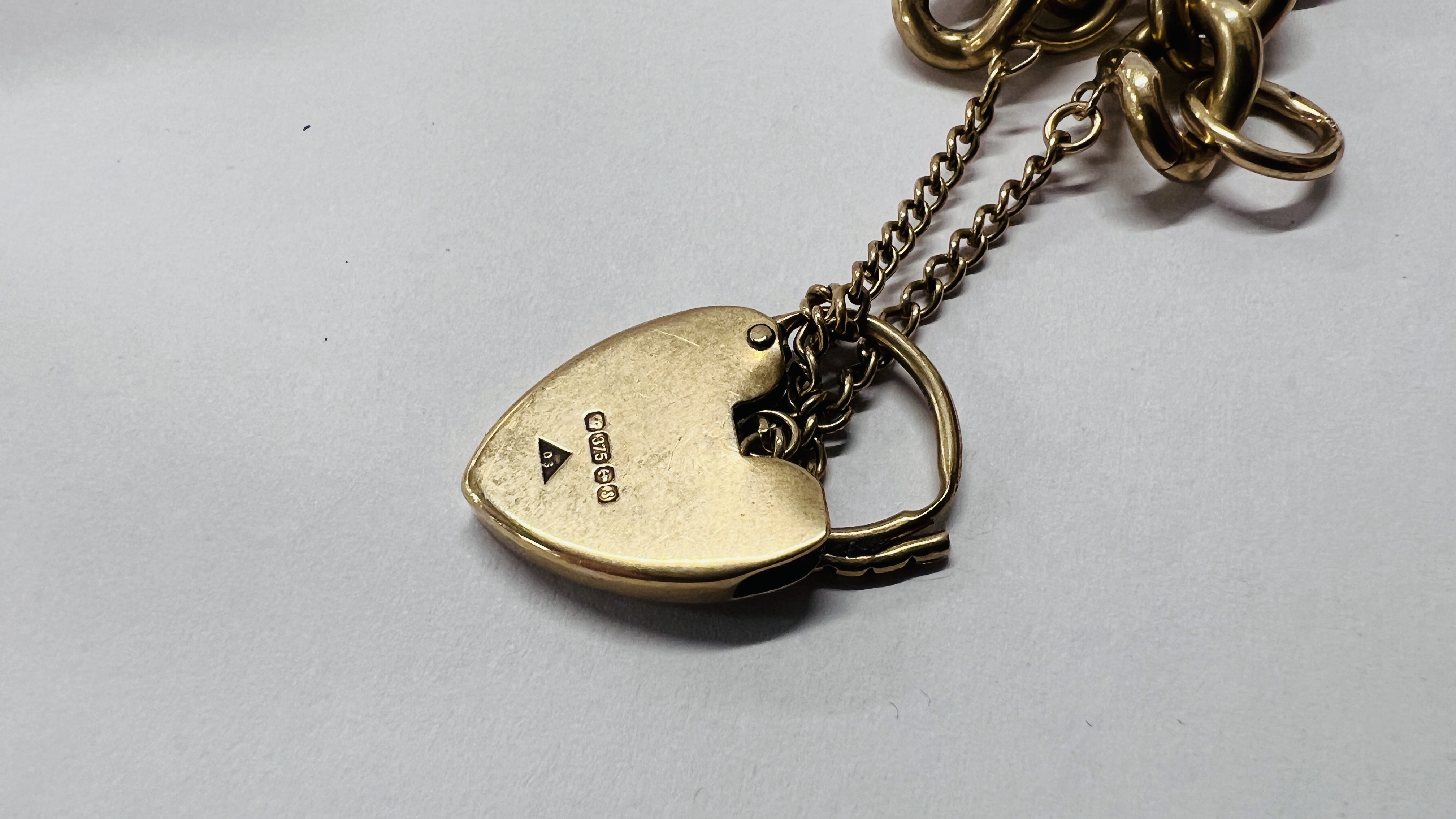 A 9CT GOLD BRACELET WITH PADLOCK CLASP. - Image 6 of 8