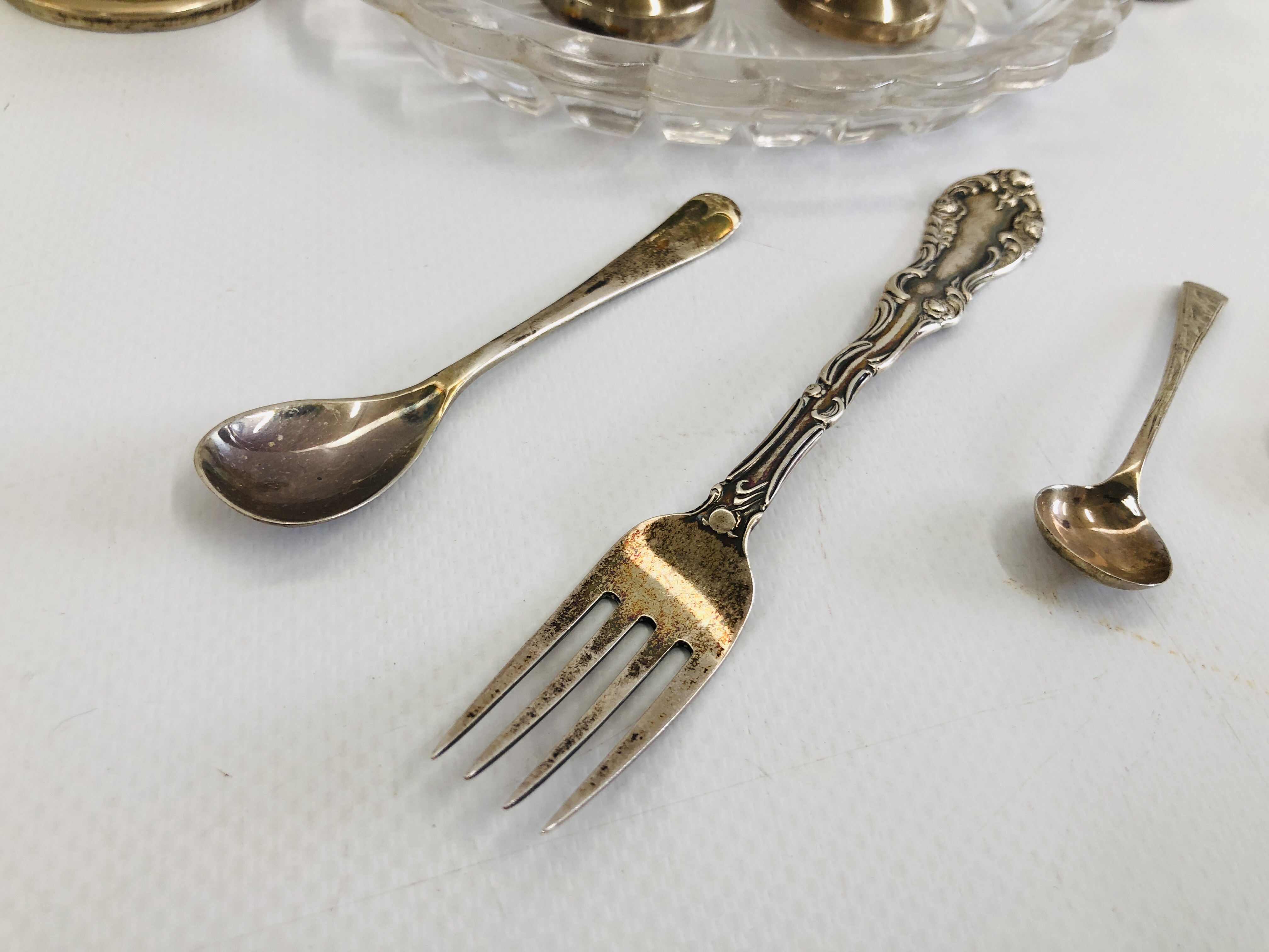 PAIR OF SILVER FOOTED POSY VASES, LONDON ASSAY (SMALL RIM CHIP) H 5. - Image 2 of 12