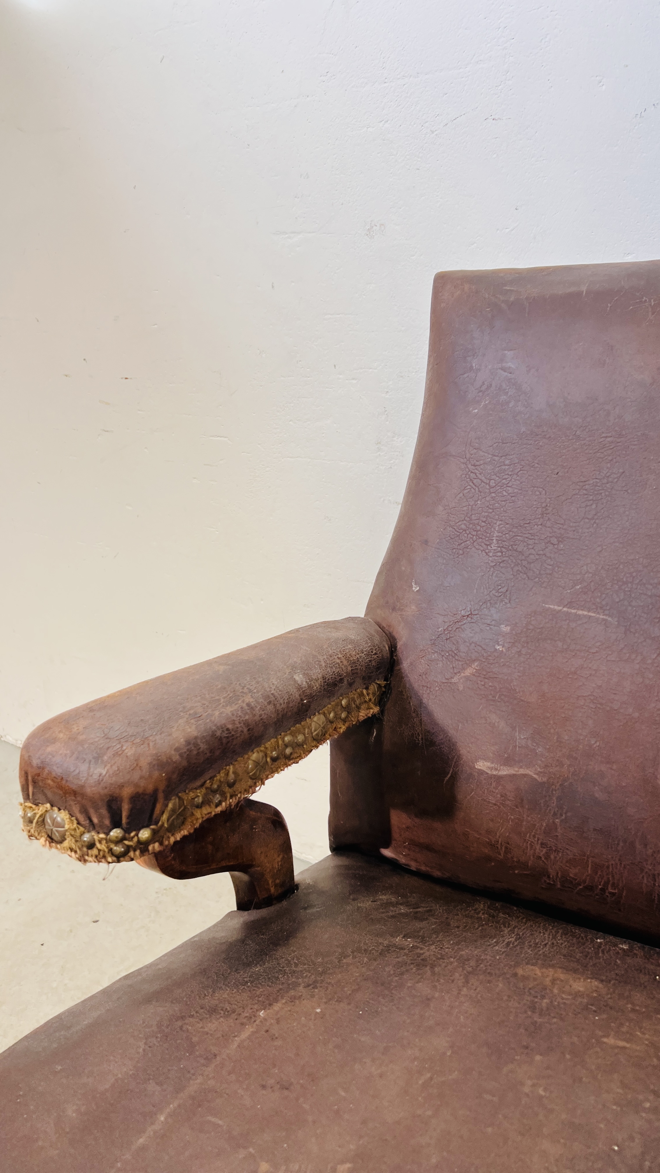 A VINTAGE LEATHER UPHOLSTERED BENCH - W 125CM. - Image 12 of 15