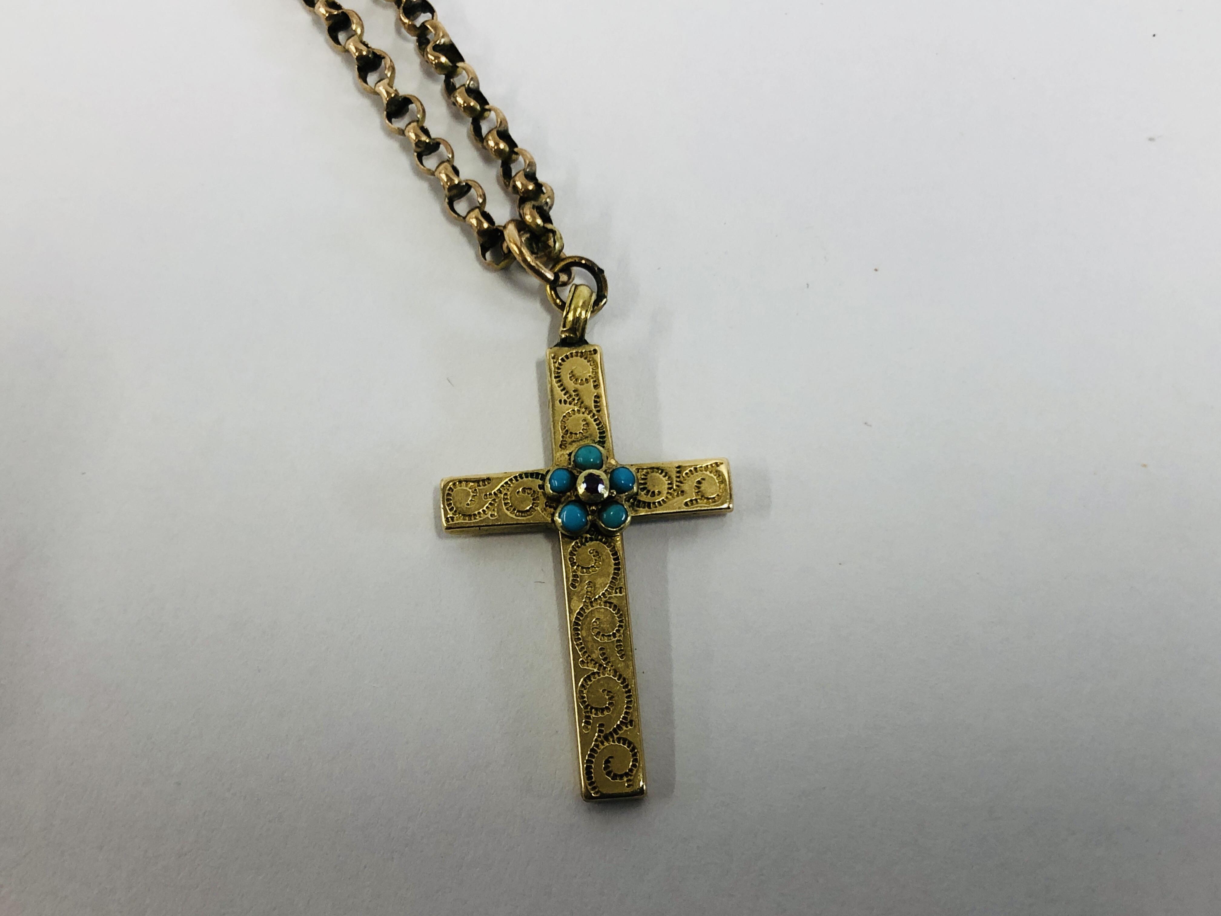 A YELLOW METAL CROSS PENDANT NECKLACE SET WITH TURQUOISE (NO VISIBLE HALLMARK). - Image 4 of 10