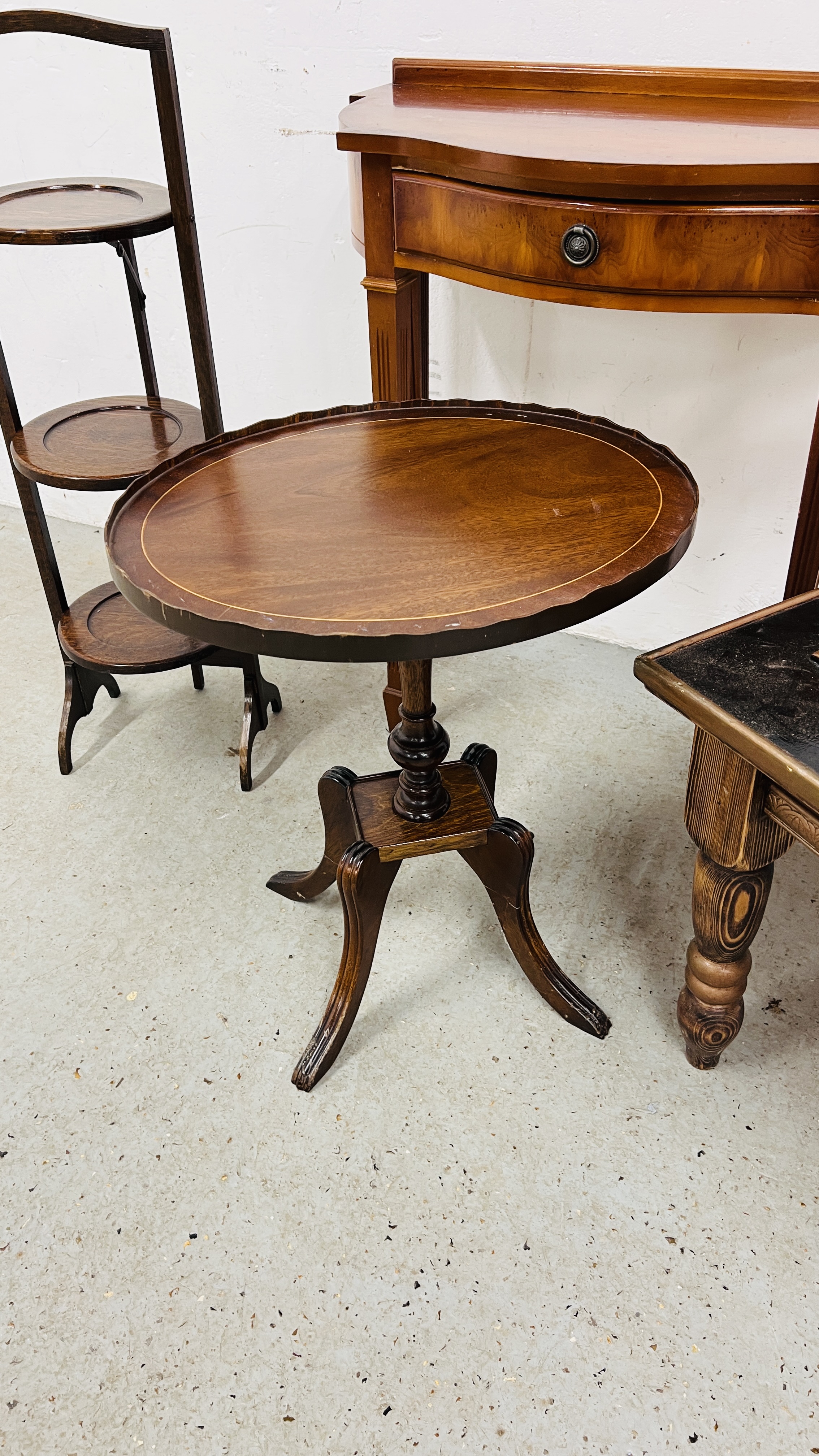 A SMALL OCCASIONAL TABLE WITH INSET CHEQUER BOARD TOP 61 X 54CM, - Image 3 of 10