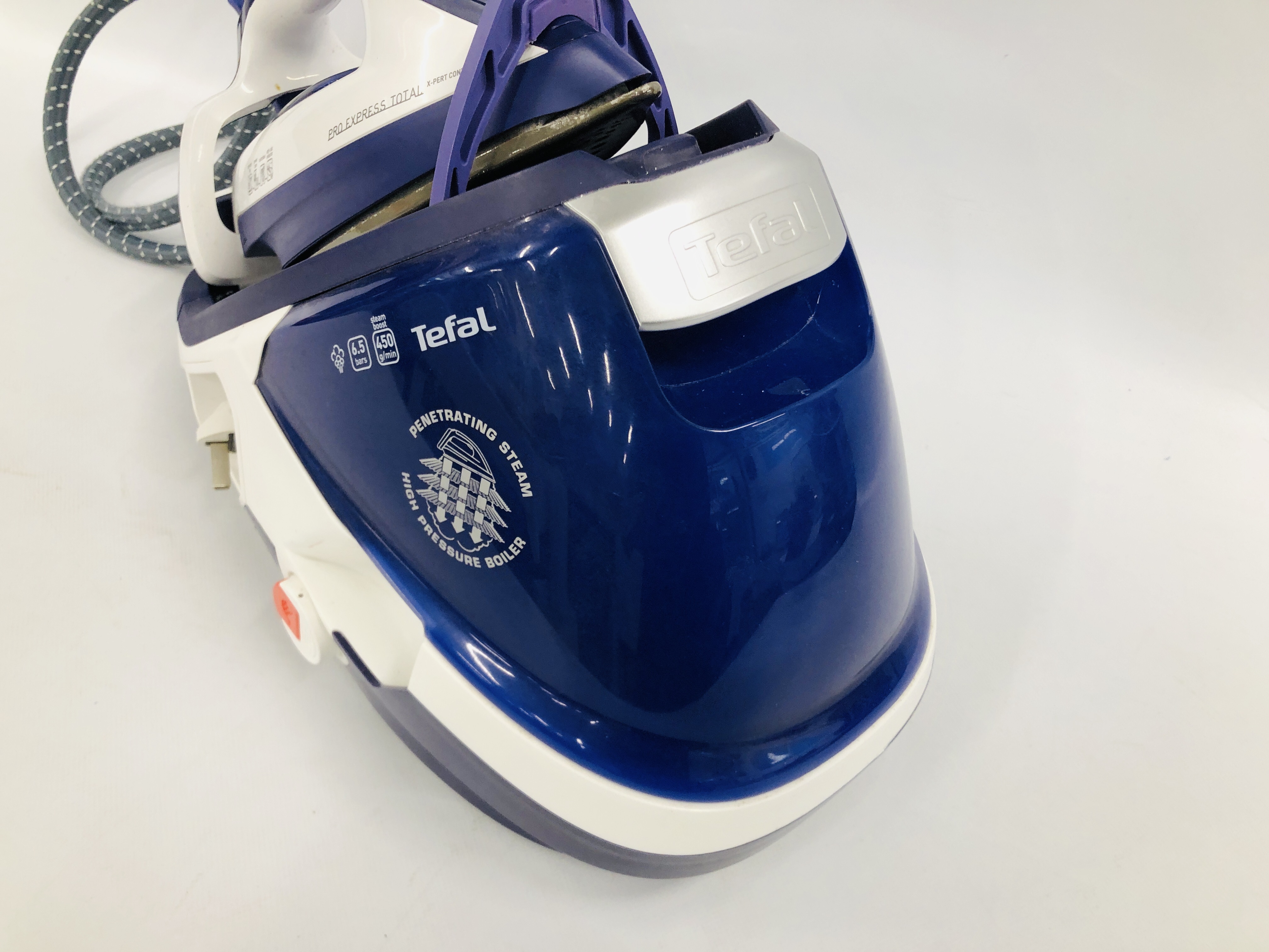 TEFAL PRO EXPRESS TOTAL X-PERT CONTROL STEAM IRON - SOLD AS SEEN. - Image 2 of 5