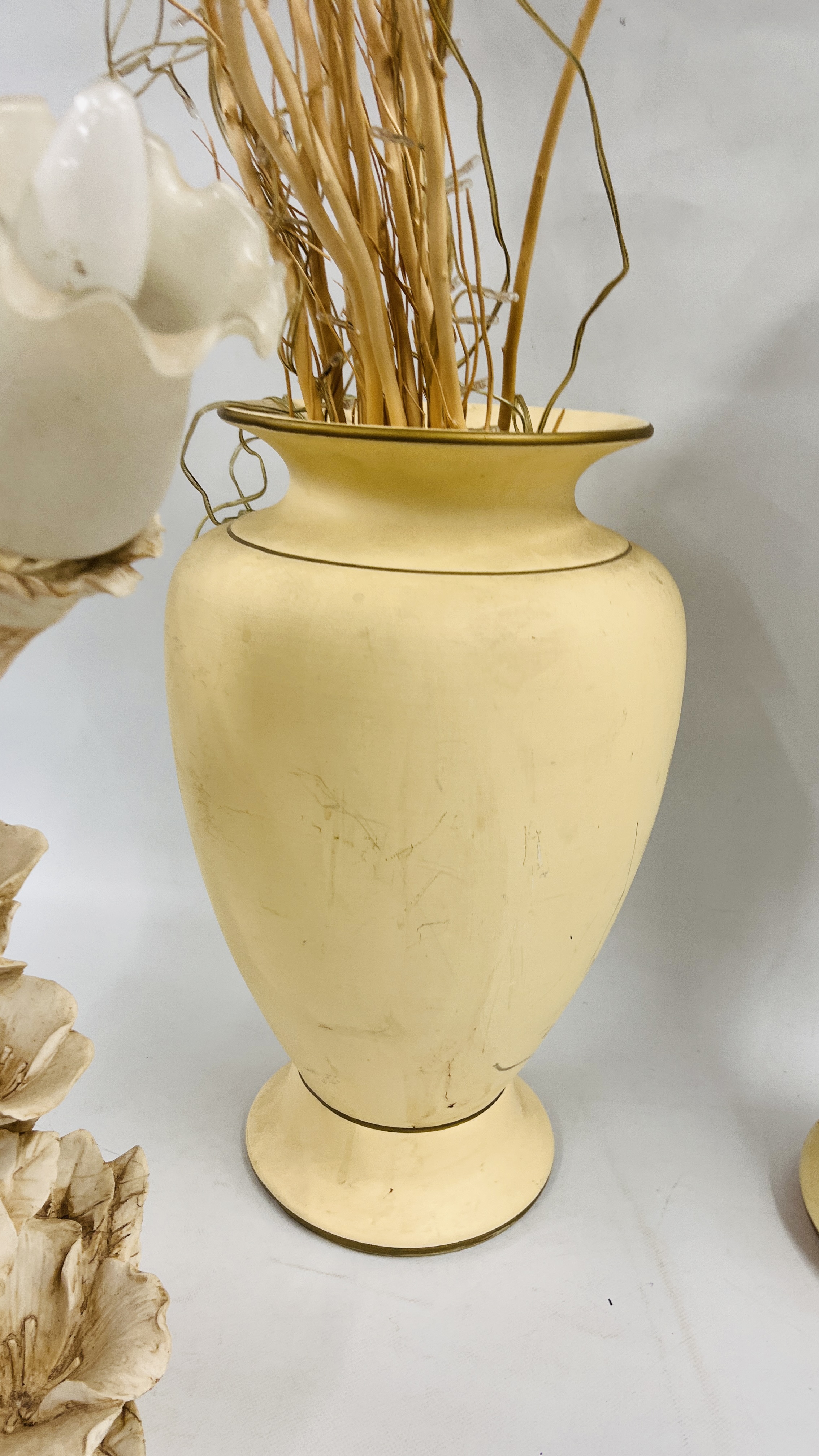 A MODERN CREAM FINISH VASE ON COLUMN BASE WITH GOLD DETAILING ALONG WITH A LARGE DECORATIVE FEMALE - Image 3 of 9