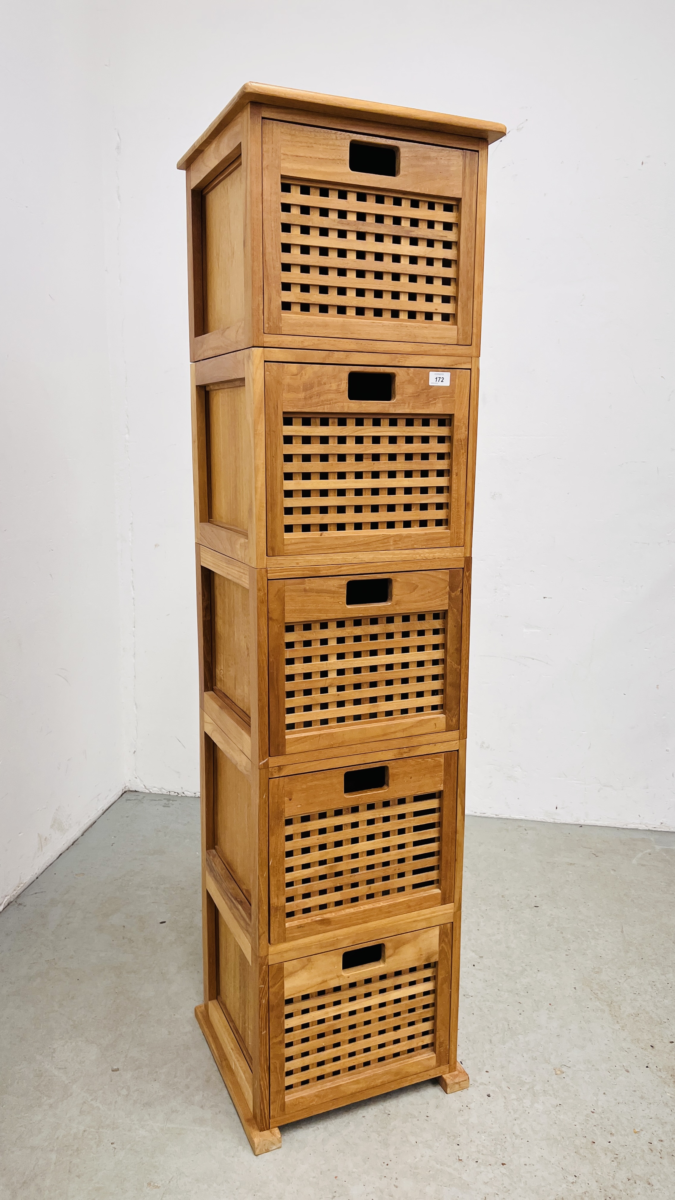 A 5 SECTION WOODEN SLATTED FRONT STACKING DRAWER TOWER. 1 DRAWER A/F - W 43CM. X H 171CM. X D 41CM. - Image 2 of 6