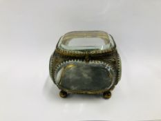 A VINTAGE GILDED & GLASS BEVELLED JEWELLERY CASKET W 7.5CM. X D 7.5CM. H 6CM.