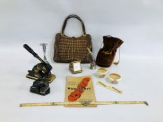 A GROUP OF COLLECTIBLES TO INCLUDE TWO VINTAGE STAMP PRESSES, CARVED HORN BIRD, TRAVEL CLOCK,