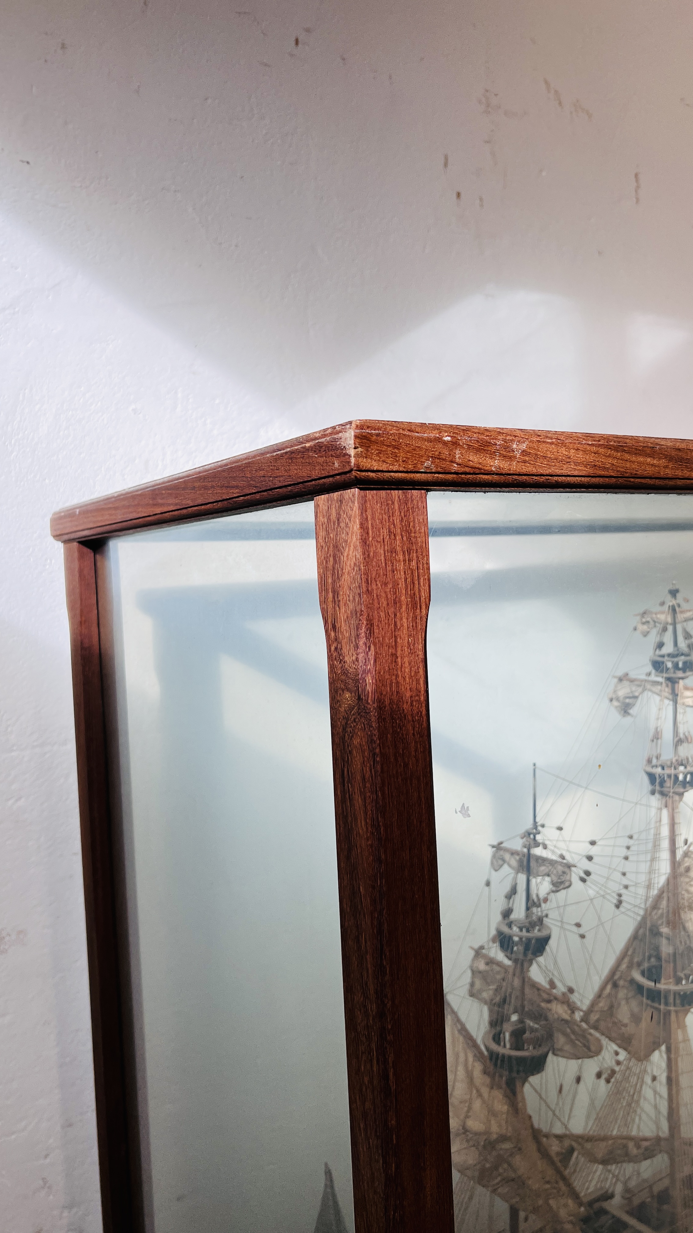 LARGE MODEL GALLEON "SOVEREIGN OF THE SEA" IN MAHOGANY DISPLAY CASE - W 128CM. D 55CM. H 146CM. - Image 14 of 15