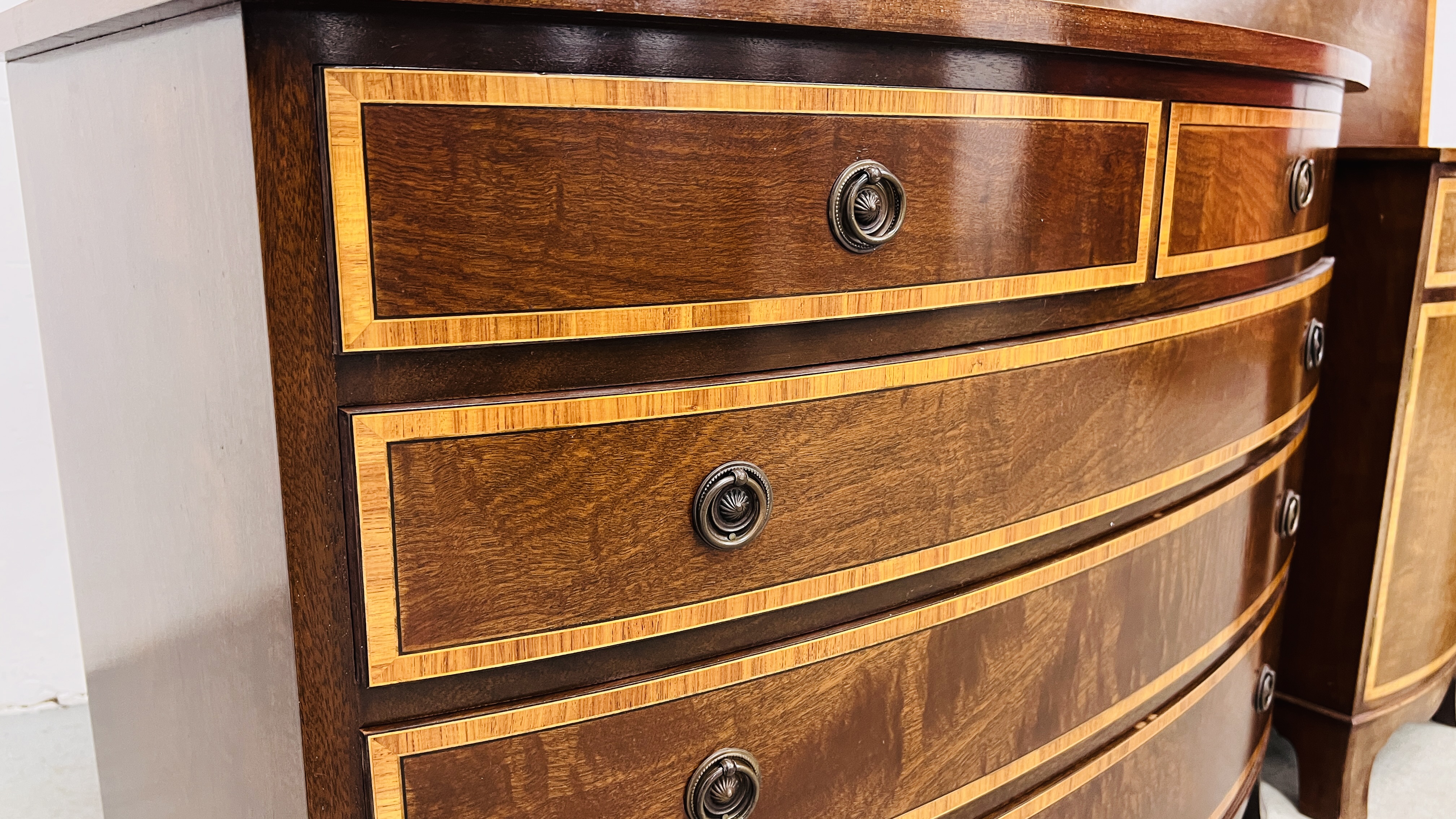 A GOOD QUALITY MAHOGANY TWO OVER THREE DRAWER BOW FRONTED DRESSING CHEST WITH SHIELD SHAPE MIRROR - Image 10 of 10