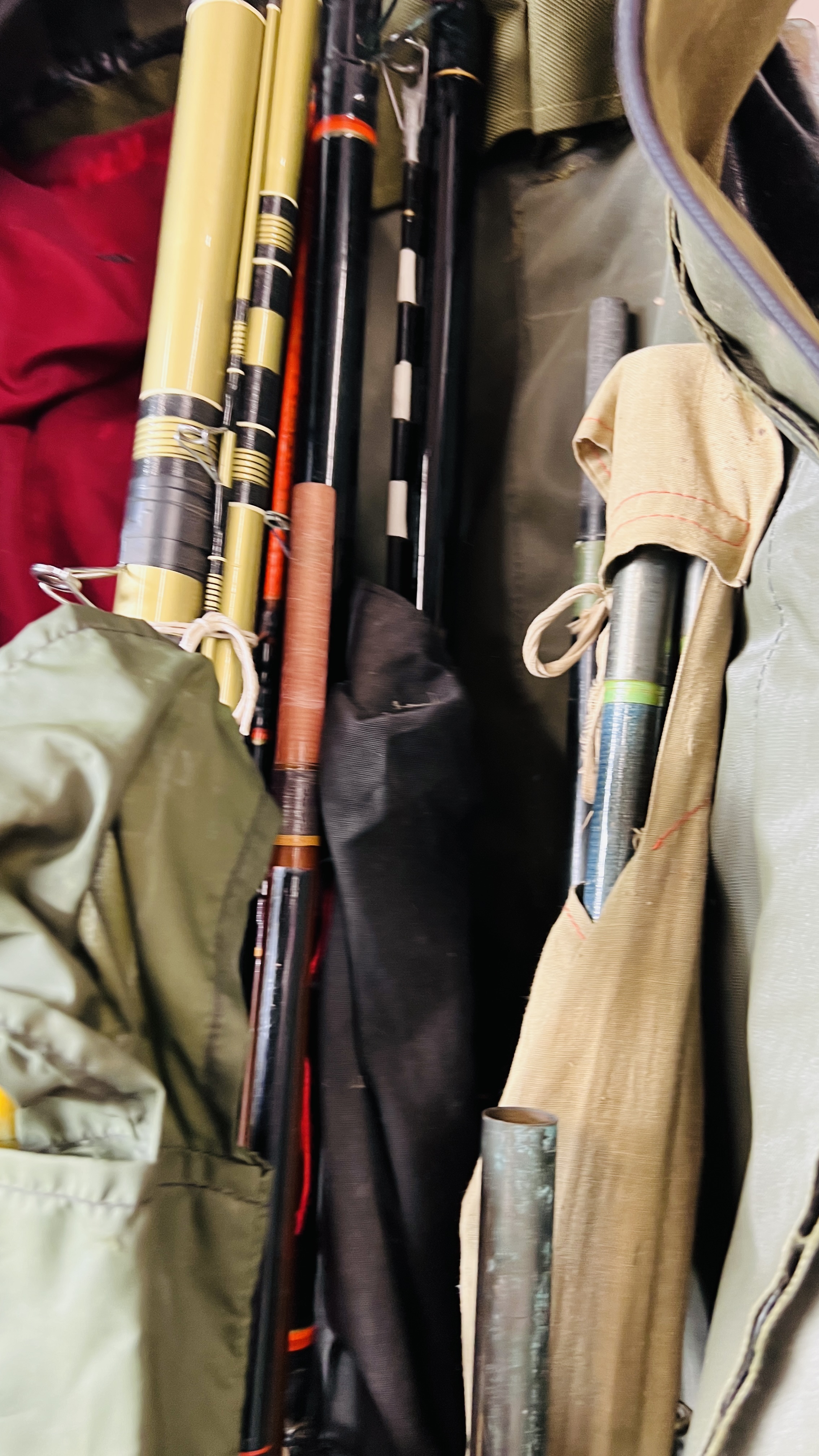 AN EXTENSIVE COLLECTION IN TWO BAGS OF MAINLY SEA FISHING AND BOAT RODS TO INCLUDE OLYMPIC, - Bild 12 aus 15