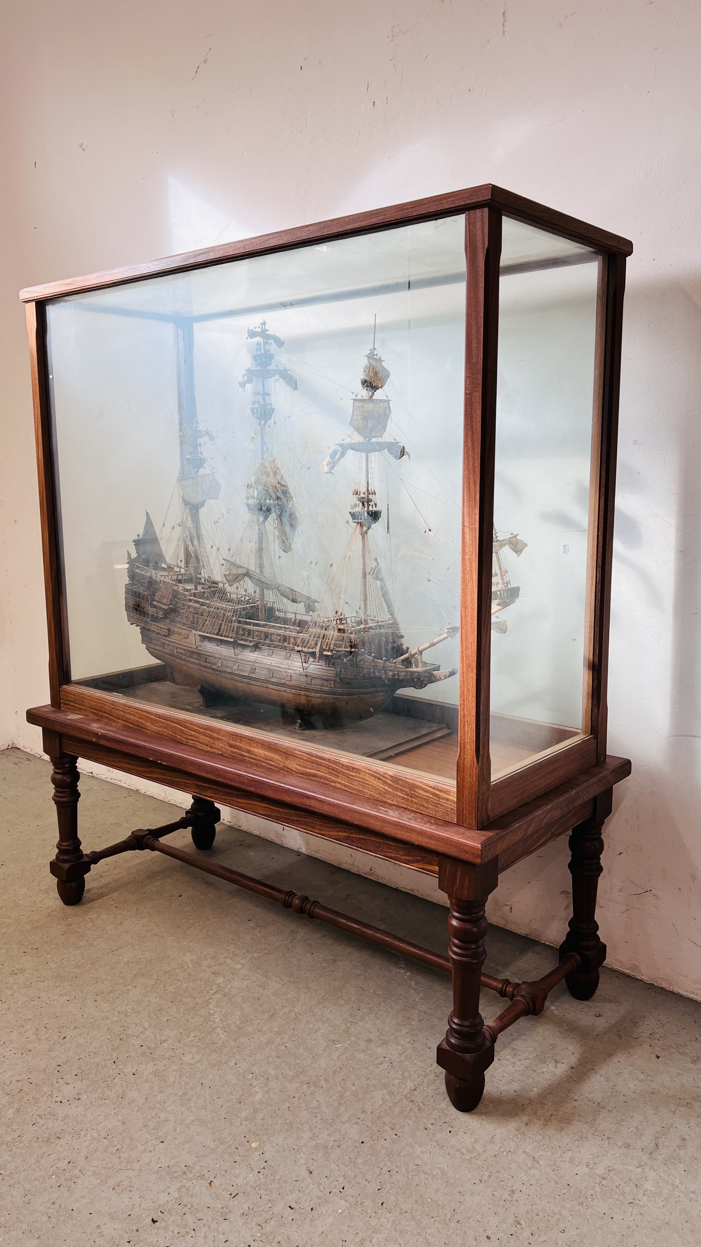 LARGE MODEL GALLEON "SOVEREIGN OF THE SEA" IN MAHOGANY DISPLAY CASE - W 128CM. D 55CM. H 146CM. - Image 2 of 15