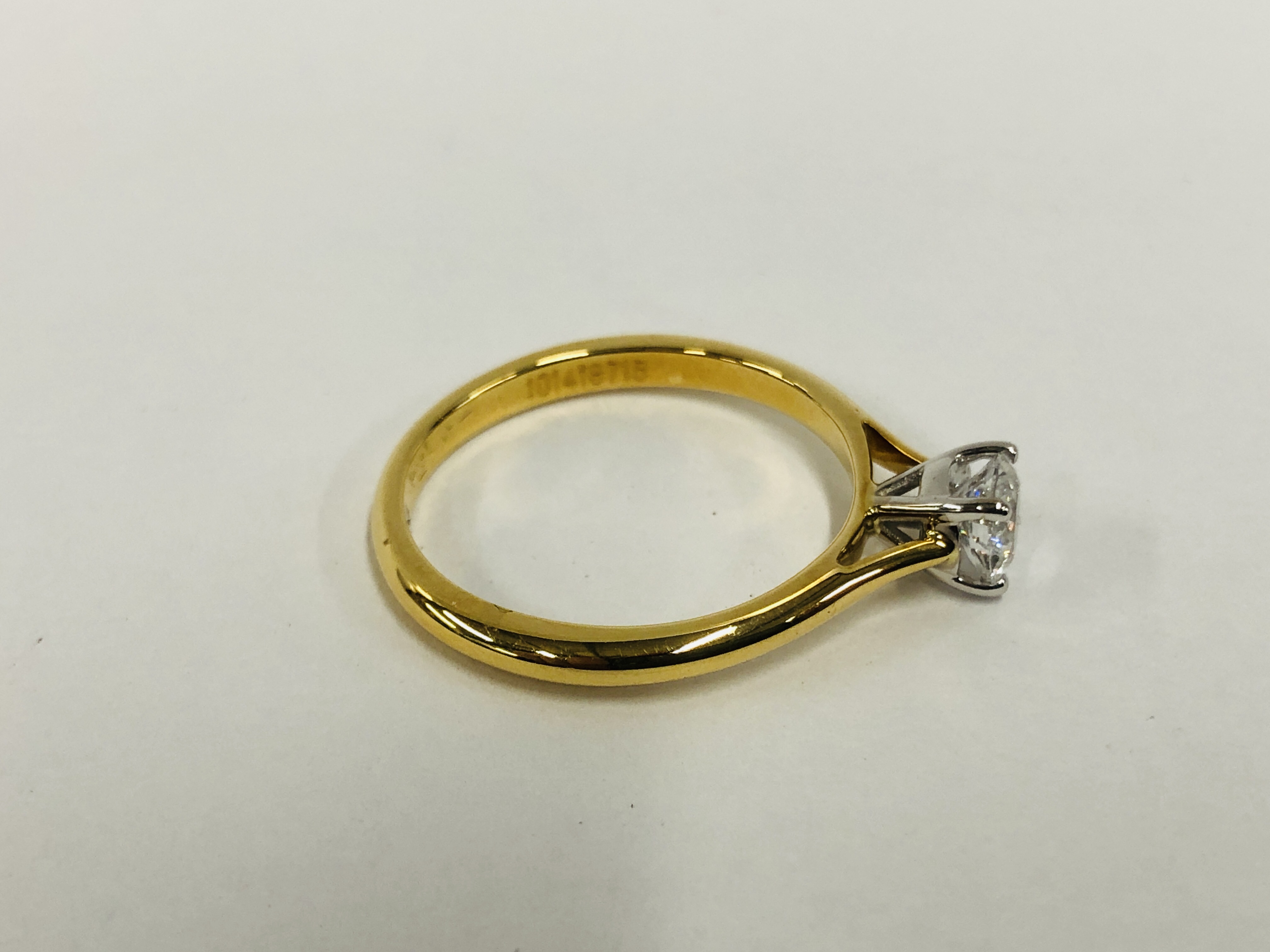 A MODERN MAPPIN & WEBB 18CT YELLOW GOLD SOLITAIRE BRILLIANT CUT DIAMOND RING SIZE O/P WITH ORIGINAL - Image 6 of 9