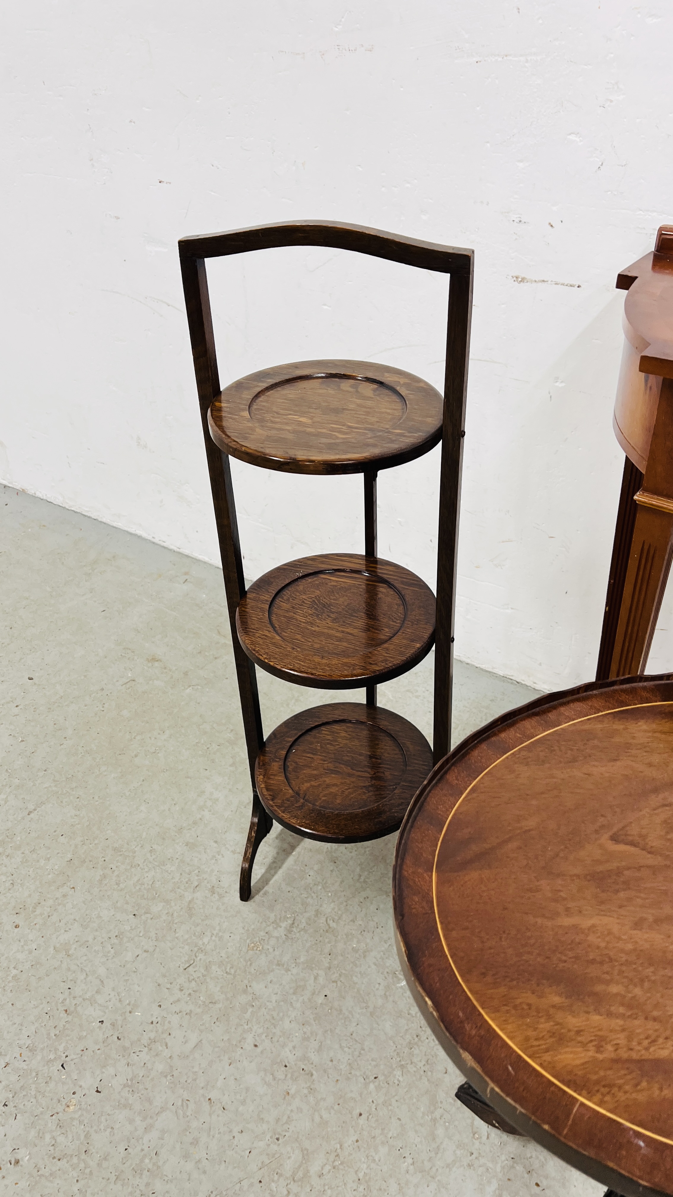 A SMALL OCCASIONAL TABLE WITH INSET CHEQUER BOARD TOP 61 X 54CM, - Image 5 of 10