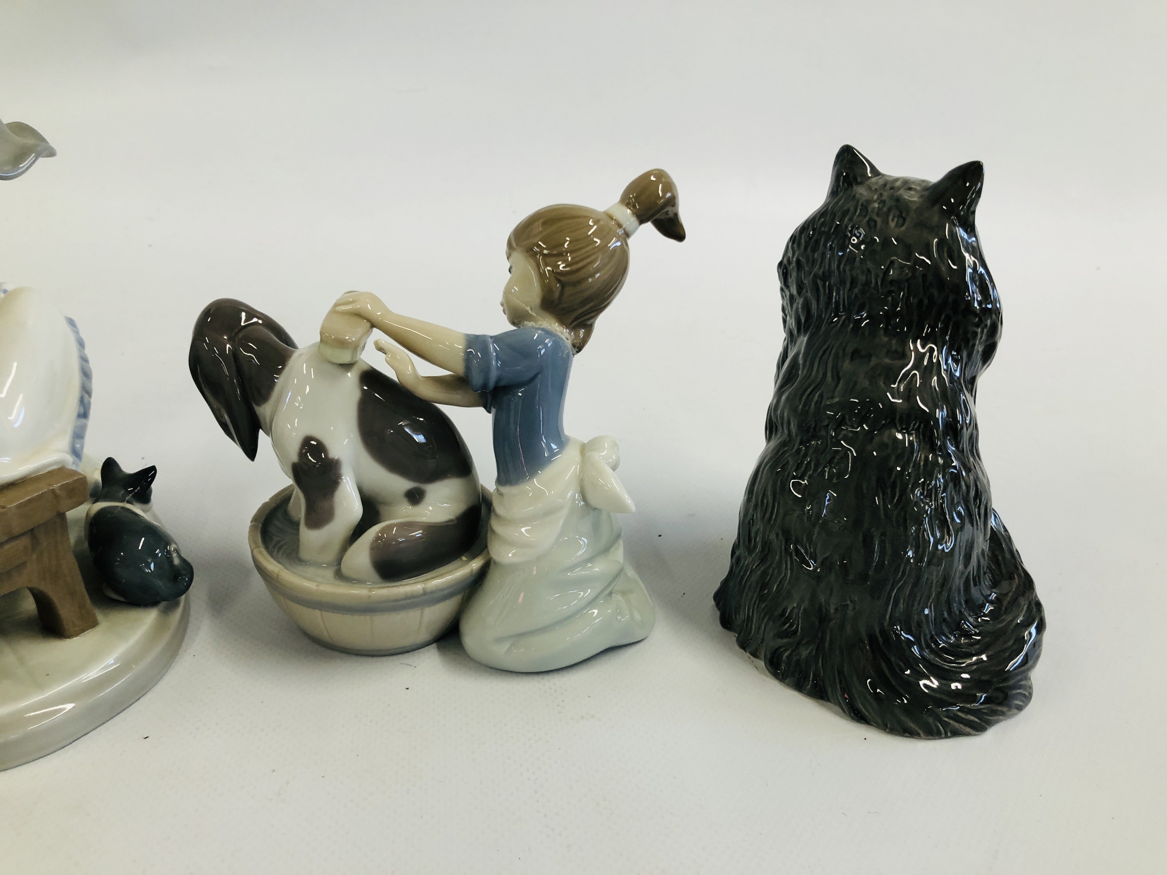 A GROUP OF 3 LLADRO CABINET ORNAMENTS. - Image 7 of 9