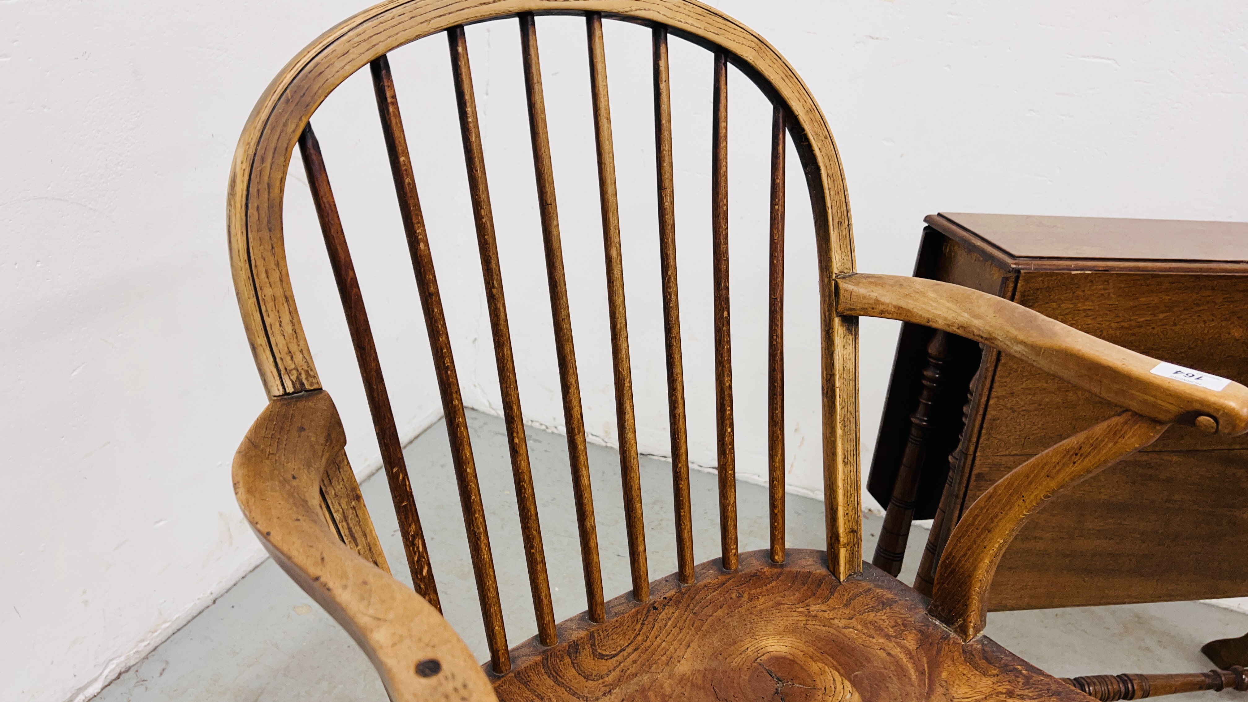 AN ANTIQUE ELM SEATED ELBOW CHAIR A/F, - Image 4 of 12