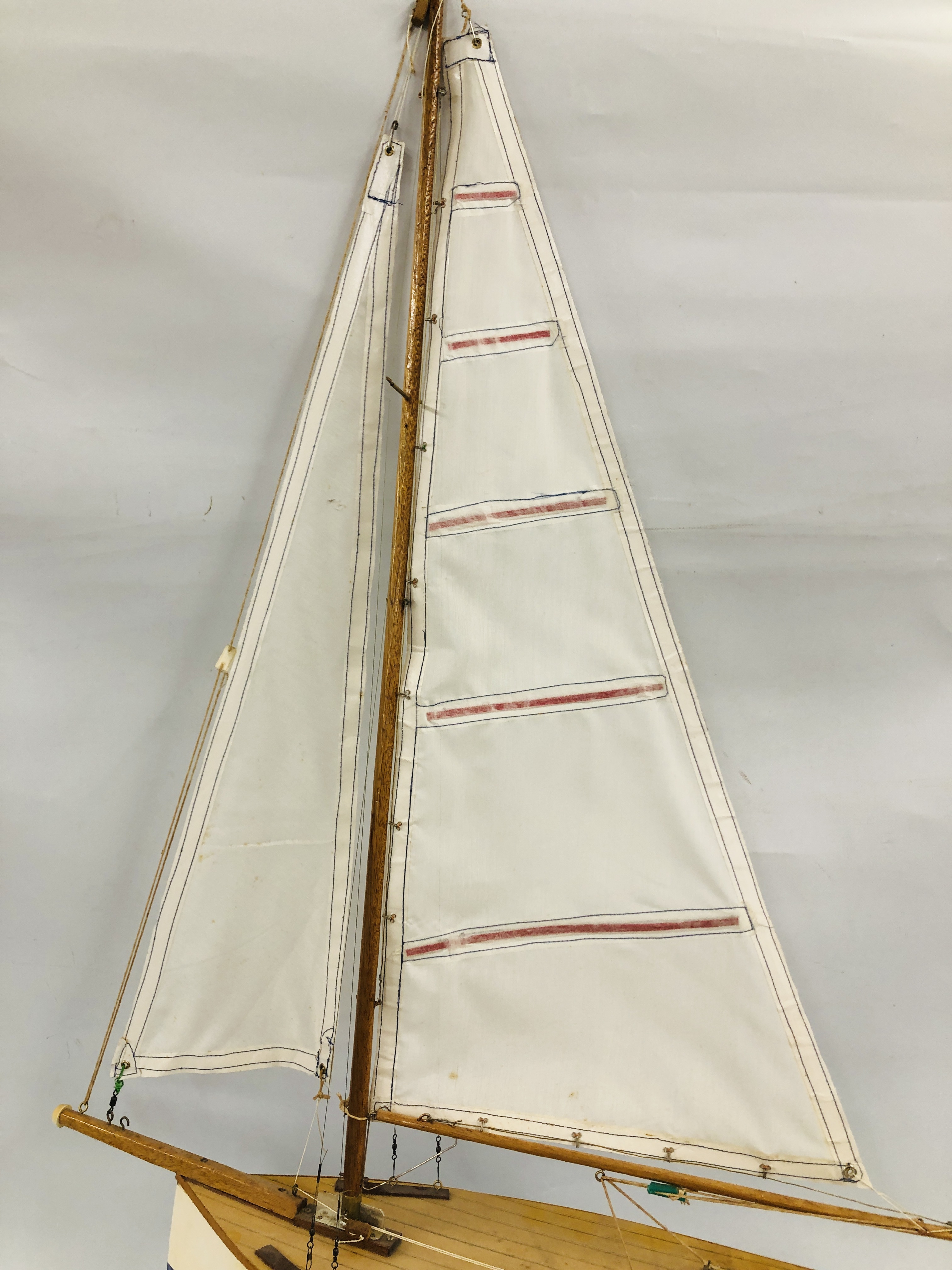 A HANDCRAFTED MODEL YACHT. - Image 2 of 7