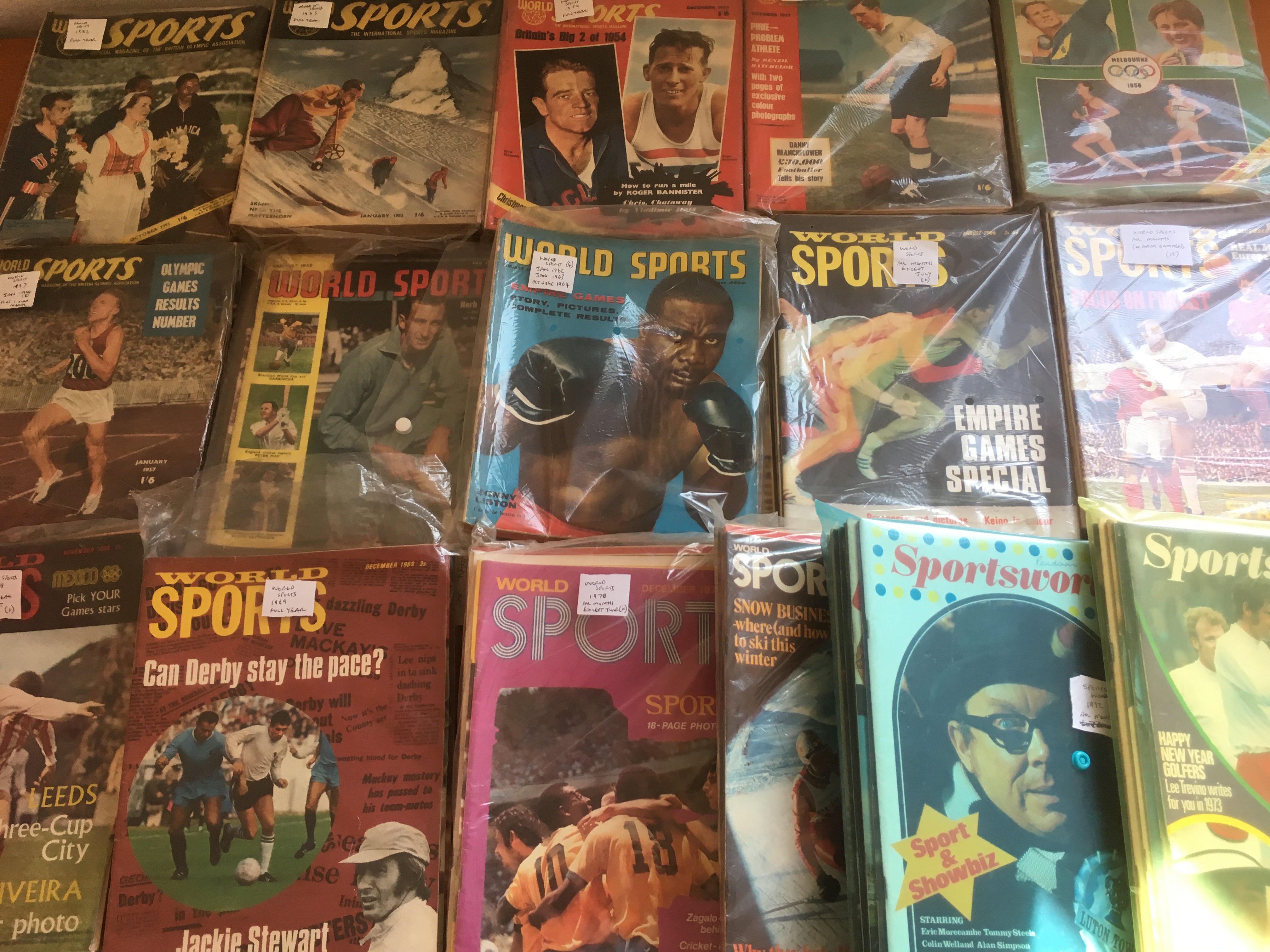 WORLD SPORTS MAGAZINE, A RUN FROM 1952 TO 1973, SOME YEARS COMPLETE (APPROX 175). - Image 2 of 6