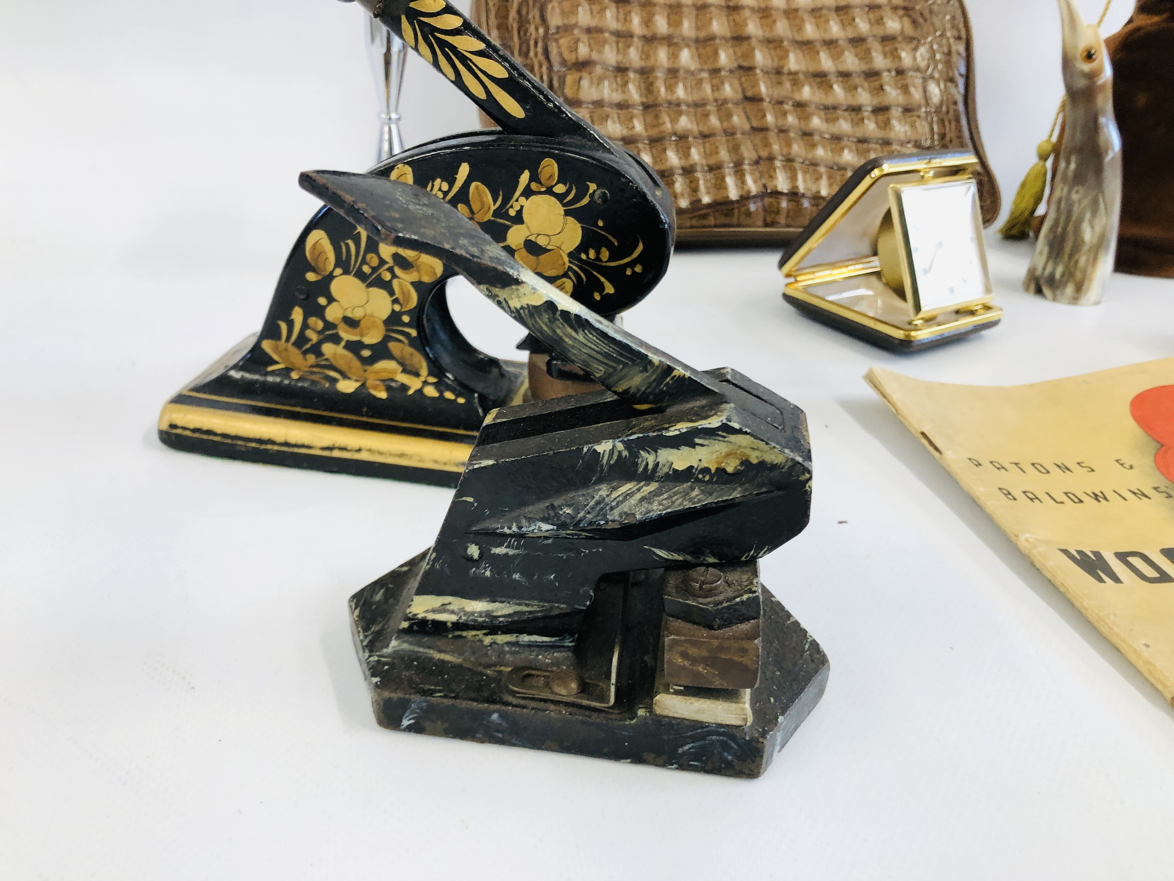 A GROUP OF COLLECTIBLES TO INCLUDE TWO VINTAGE STAMP PRESSES, CARVED HORN BIRD, TRAVEL CLOCK, - Image 2 of 11